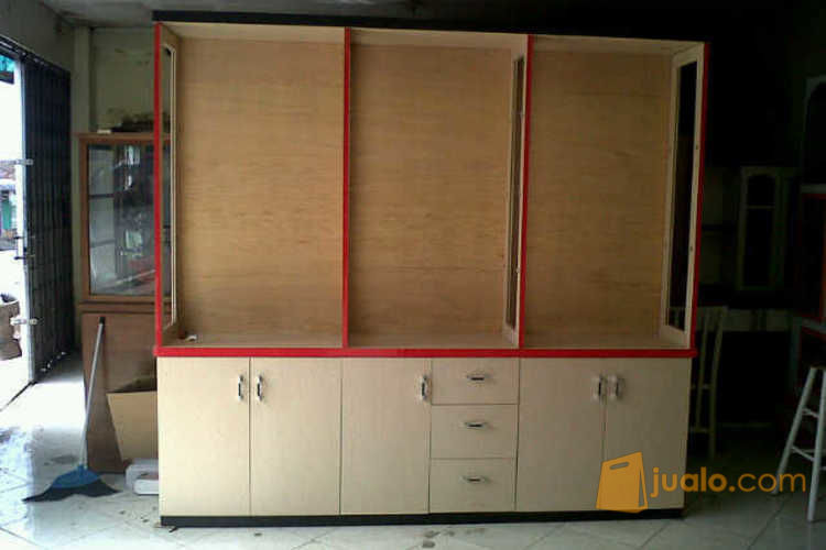 Etalase kayu Kaca