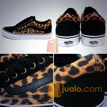 foto sepatu vans leopard