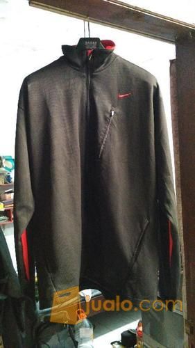 jaket training nike