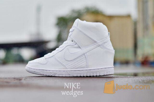 sneakers wedges putih