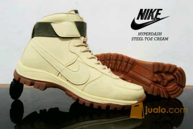 safety boots nike