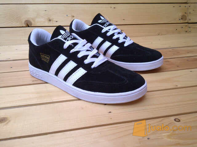 sepatu skate adidas hitam list putih gazelle cowok sepatu skate adidas hitam list putih gazelle cowok