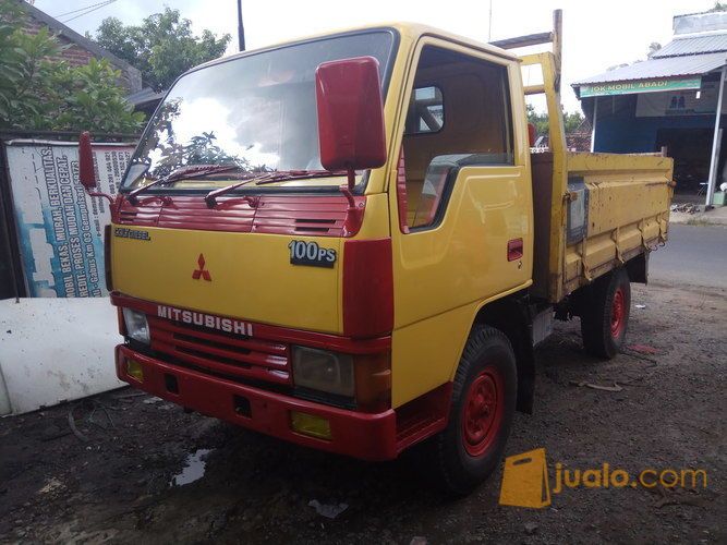 Mobil Truk  Engkel  Bekas  harga dan spesifikasi barang