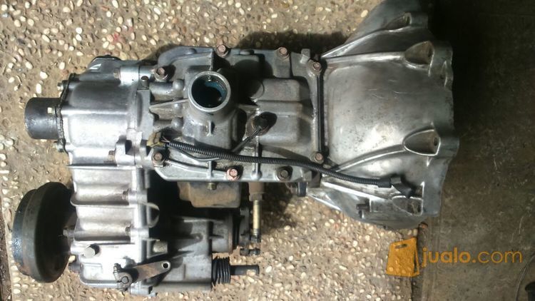 Transmisi 5 Speed ( 4 Maju ) 4x4 Toyota Land Cruiser. FJ40/BJ40