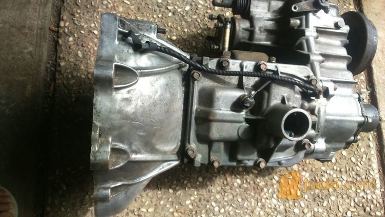 Transmisi 5 Speed ( 4 Maju ) 4x4 Toyota Land Cruiser. FJ40/BJ40