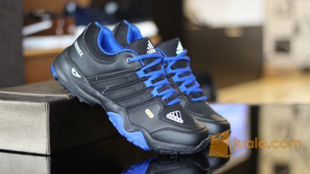  sepatu  adidas  pria keren  terbaru dan  murah Cimahi Jualo