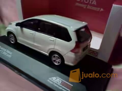 avanza diecast