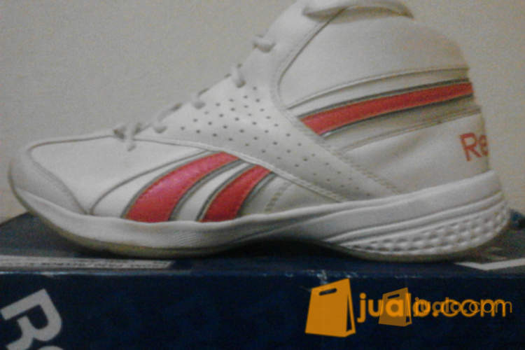 sepatu basket reebok