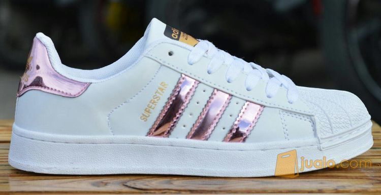 adidas superstar holographic 40