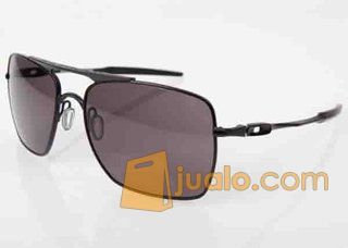 oakley deviation black