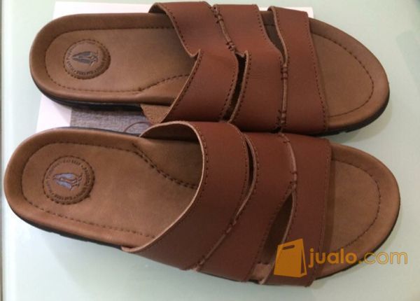 harga sandal hush puppies