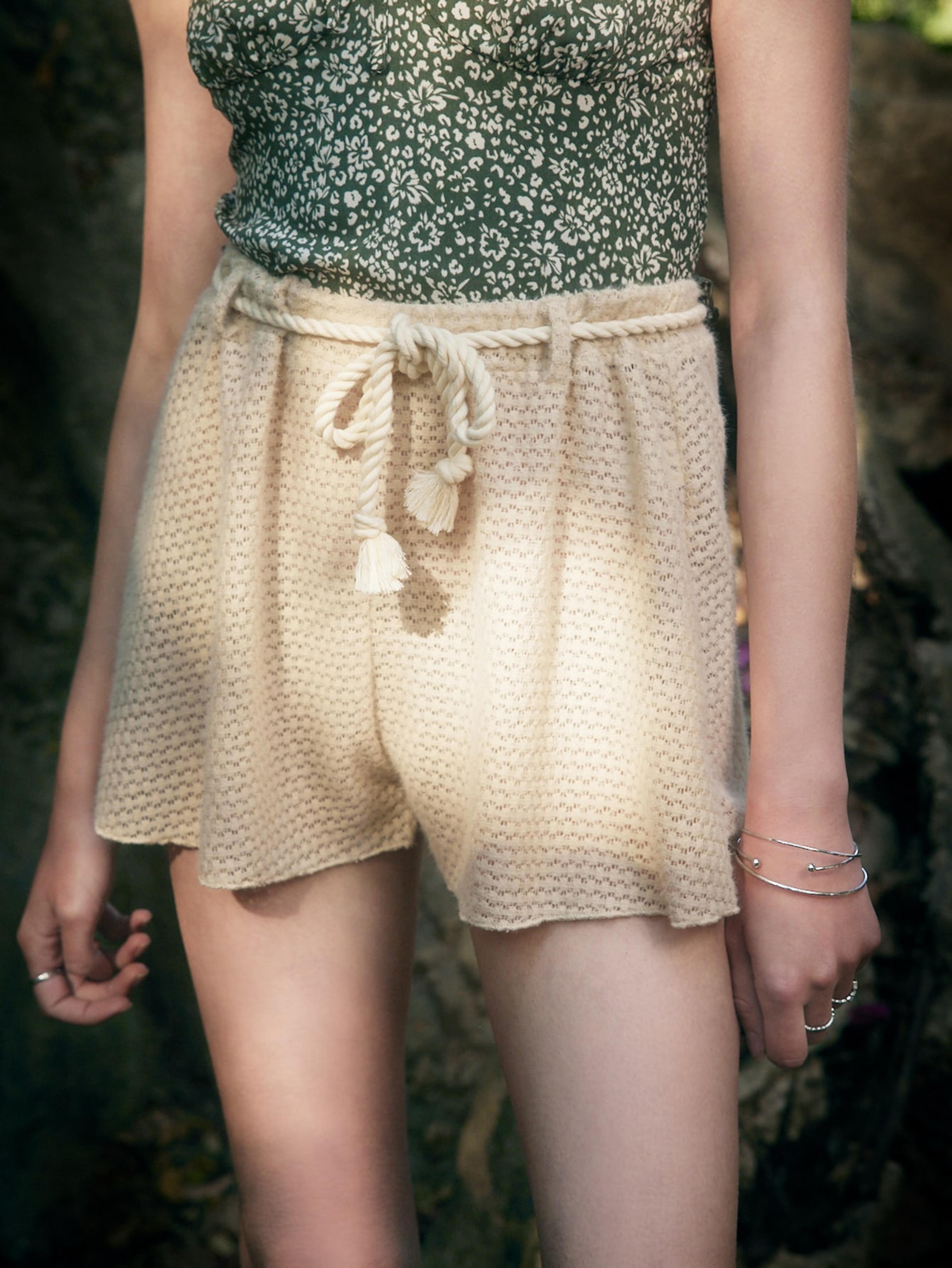 ROMWE Fairy Grunge Solid Belted Shorts