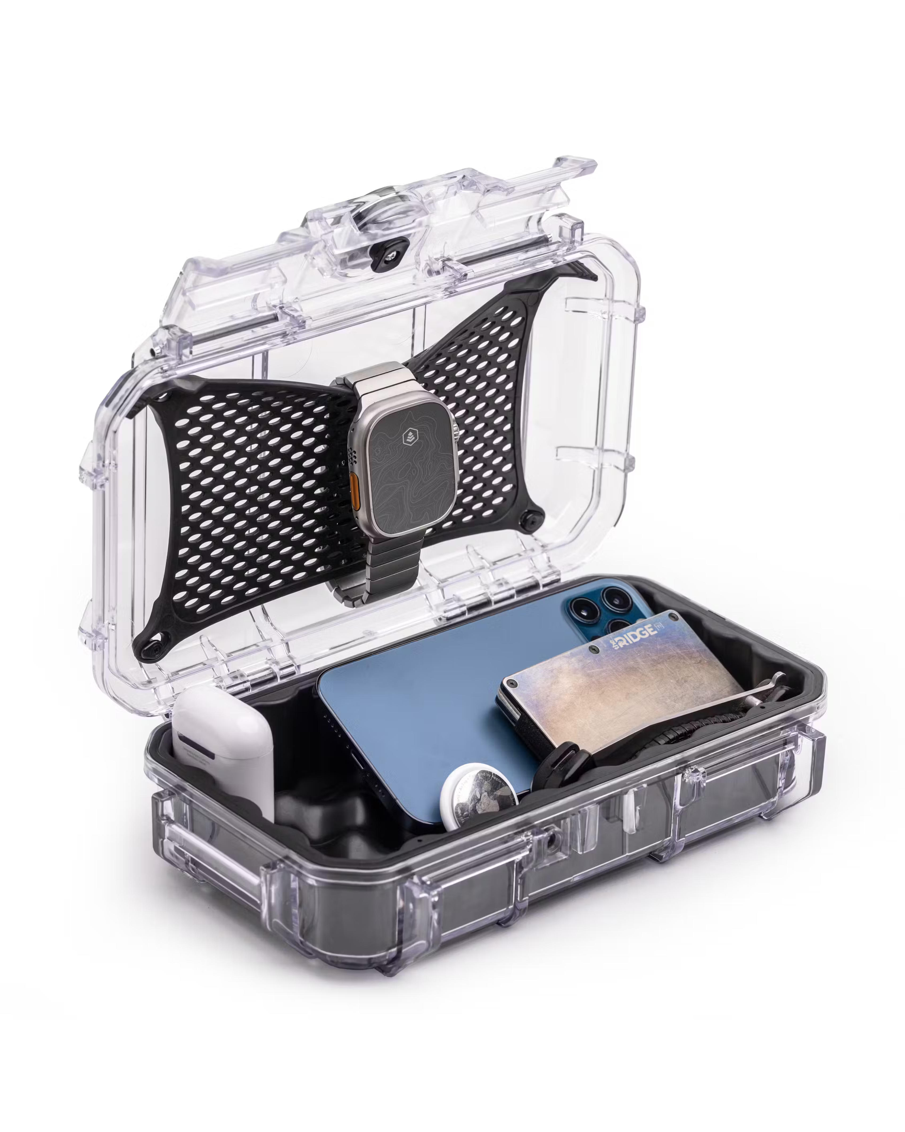 Evergreen Cases Seahorse 56 EDC Dry Box - Clear / Rubber Insert | Audio and Tech | Huckberry