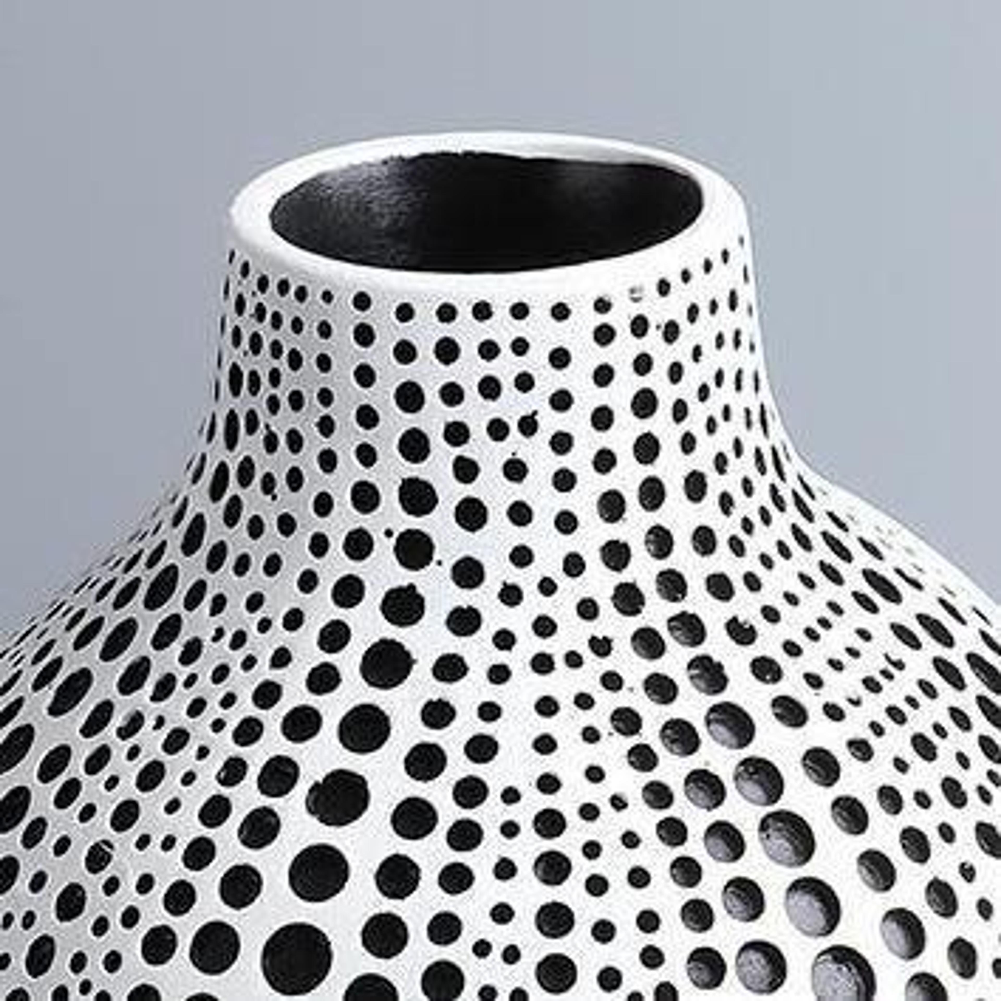 Dots in Abstract Vase – bloomlyn