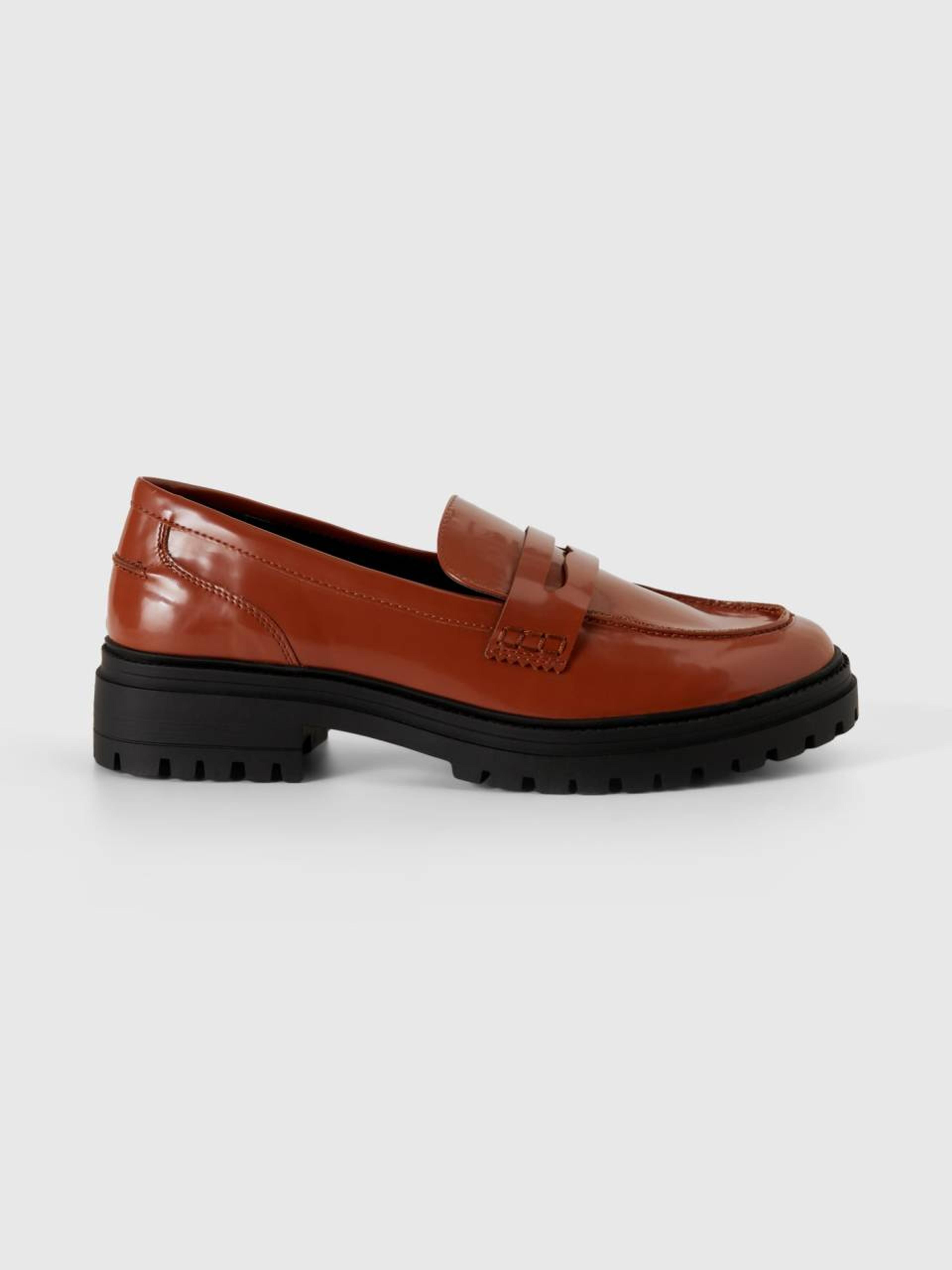 Moccasins in shiny imitation leather - Brown