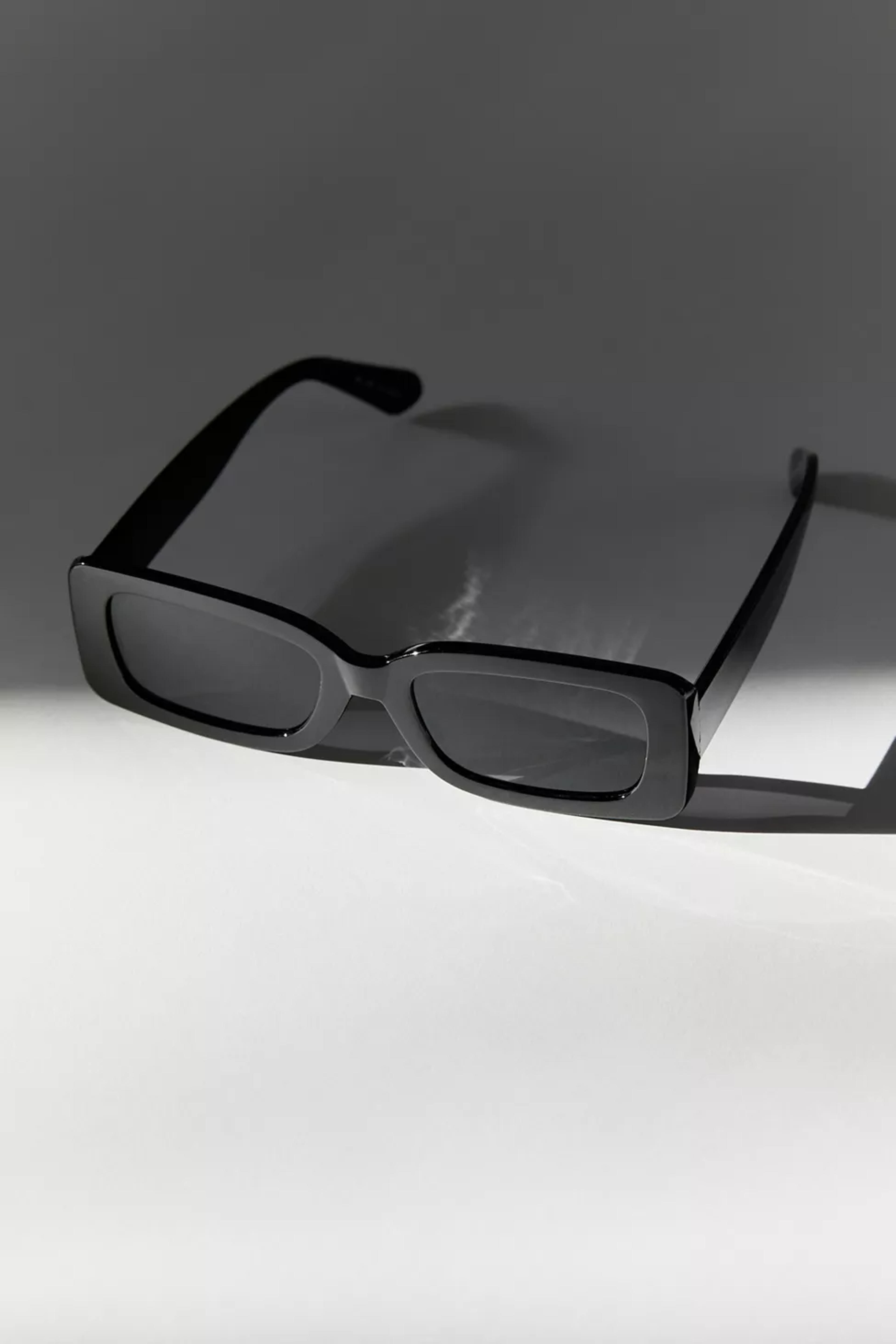 Fairfax Chunky Rectangle Sunglasses | Urban Outfitters