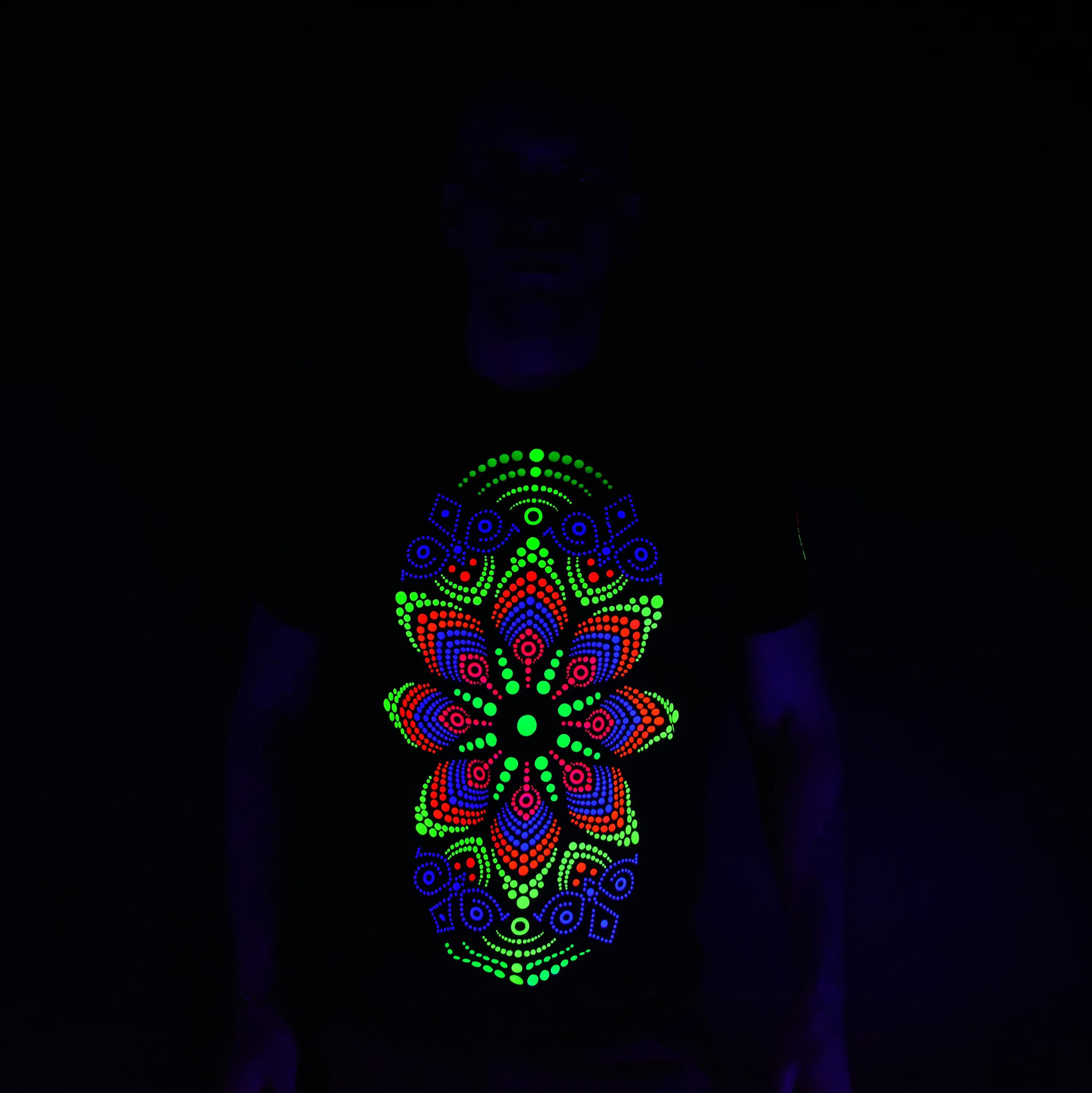 UV T-shirt Fluorescent dot Mandala Glowing in UV Psytrance - Etsy