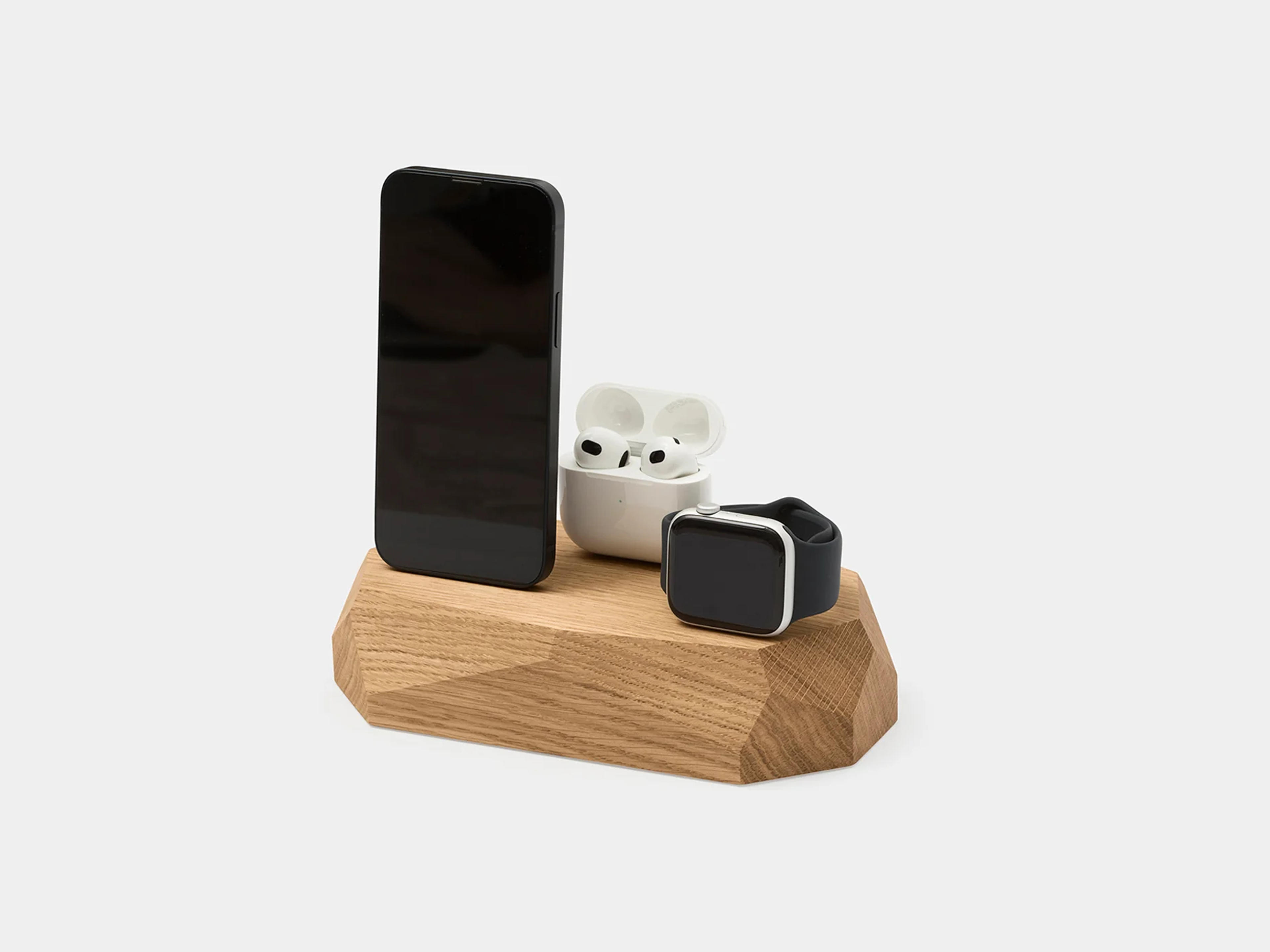 Triple dock - iPhone, Apple Watch, AirPods Charger 3 in 1 | Oakywood.shop
