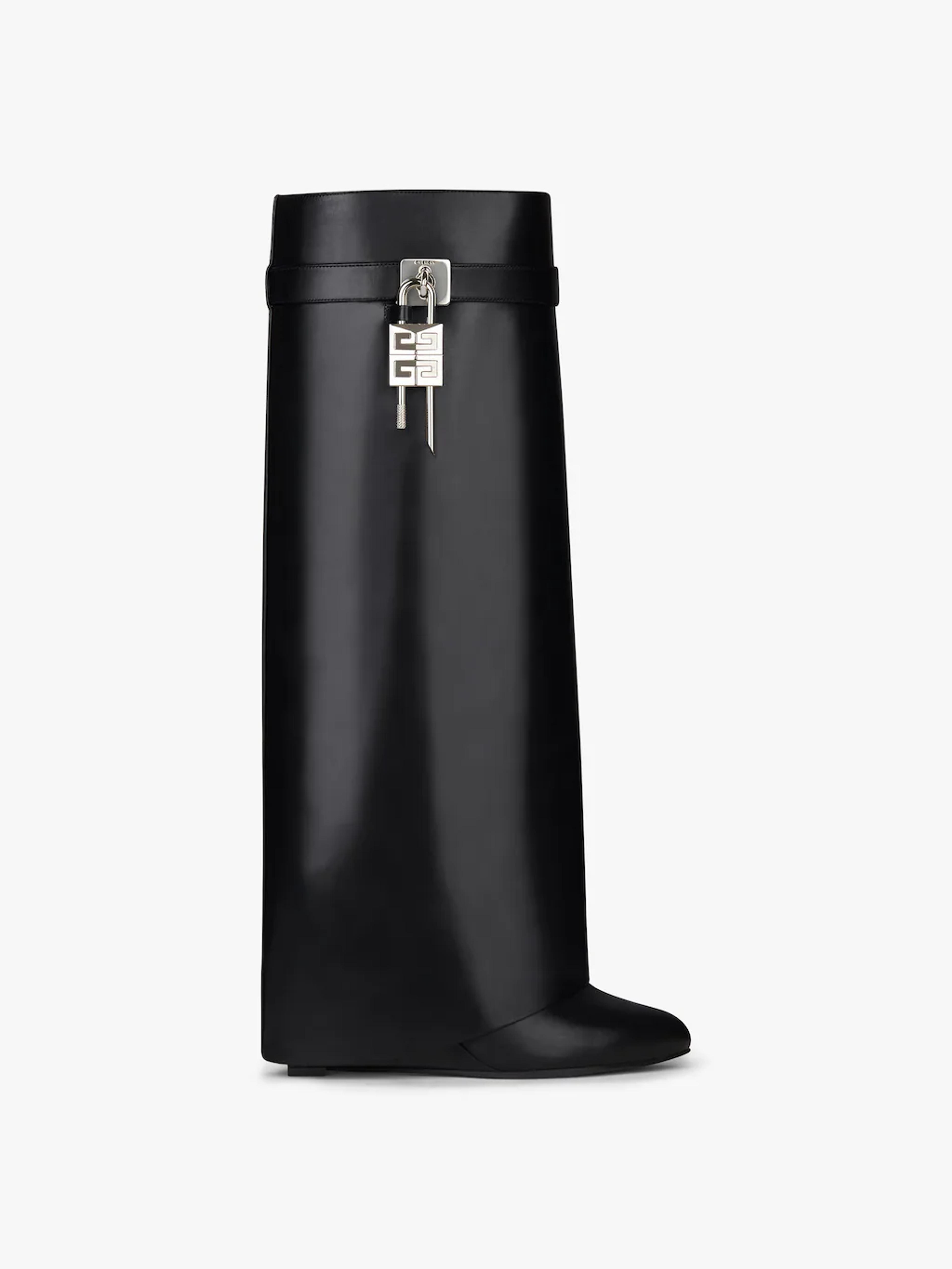 Shark Lock boots in leather | Givenchy CA