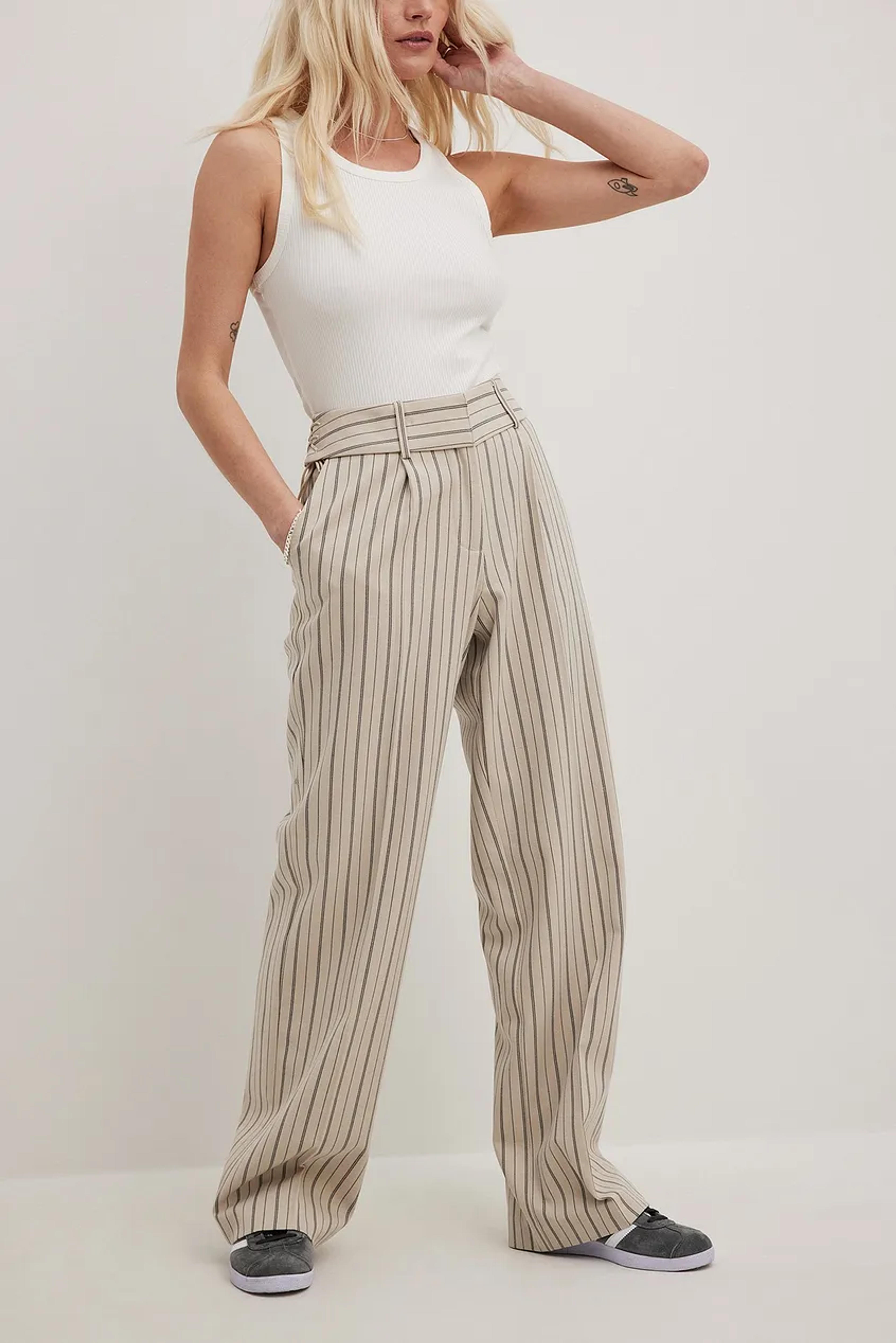 Lacing Detail Mid Waist Trousers Beige | NA-KD