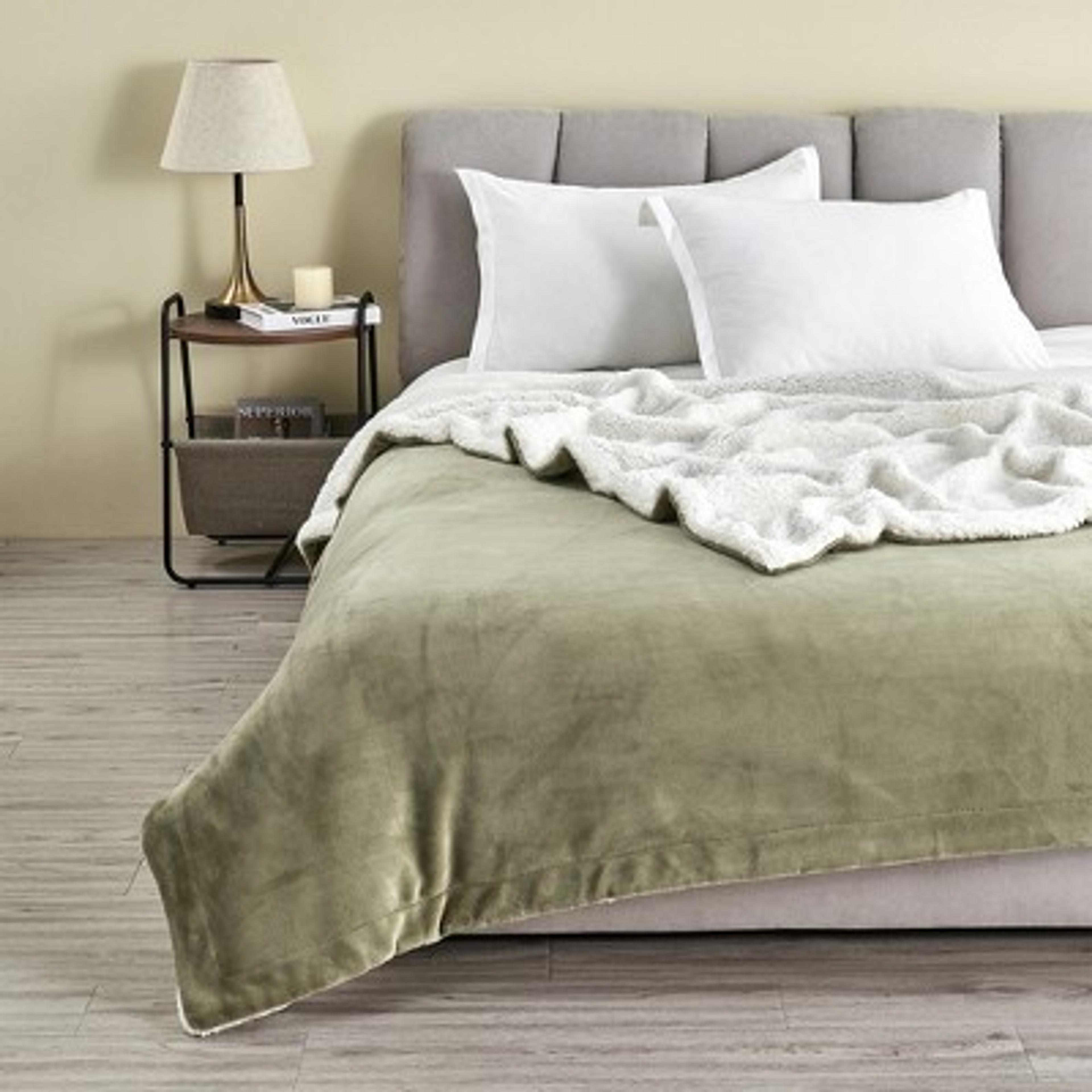 Velvet Plush Soft Fleece Reversible Throw, Warm and Comfortable Bed Blanket - Great Bay Home (Twin, Loden Green)