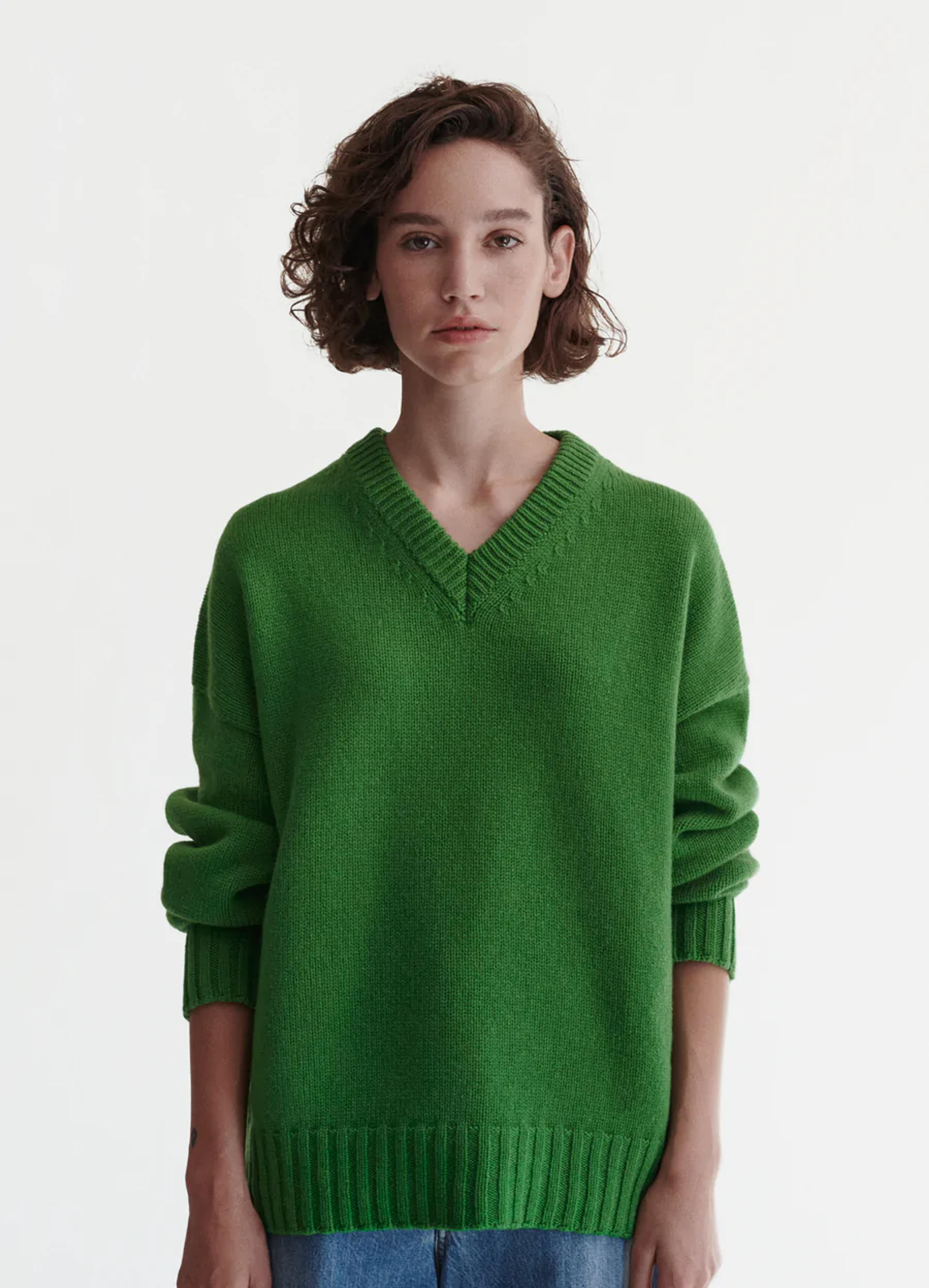 Geelong Slouch V neck in Green – &Daughter