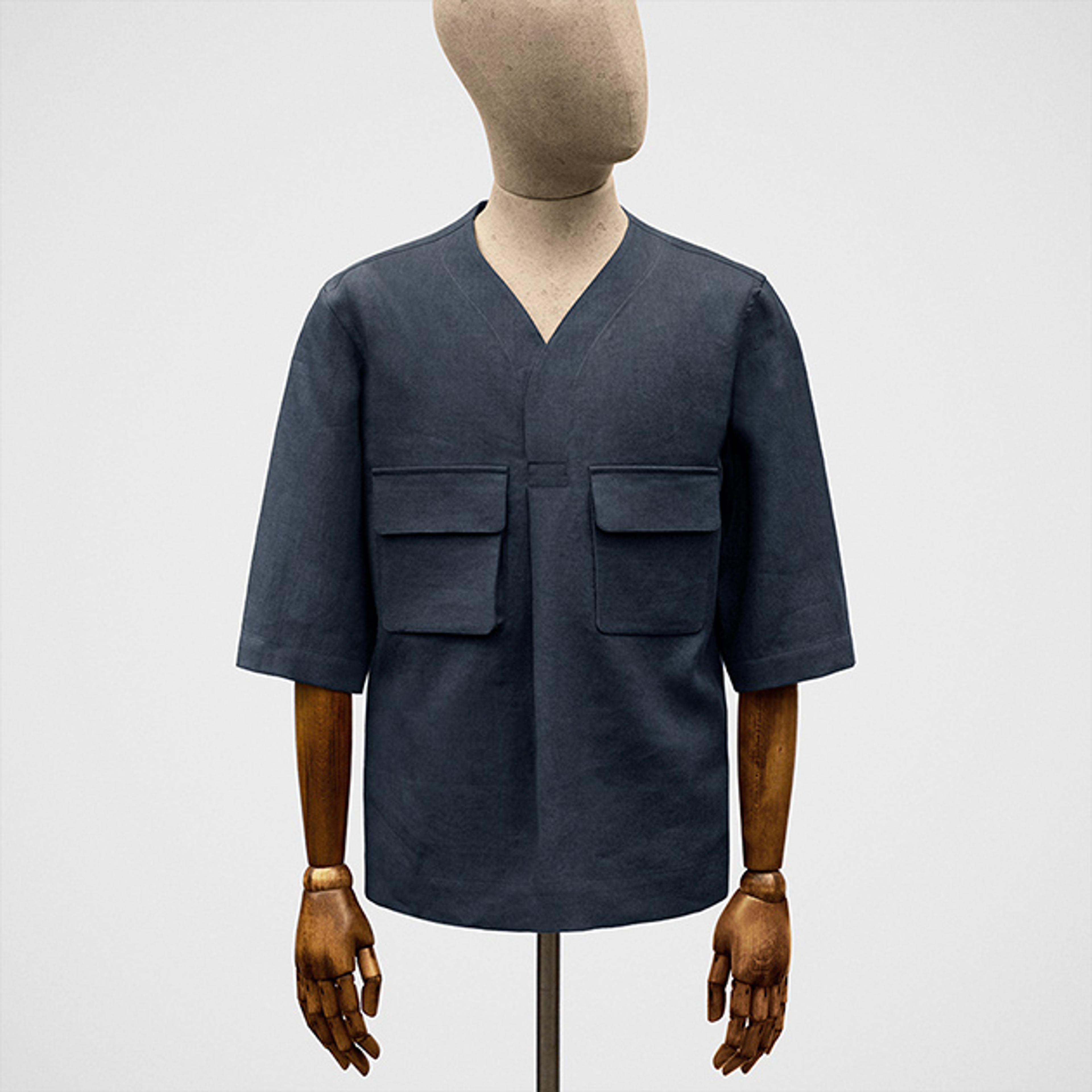 Scrub shirt in linen poplin in navy — S.E.H Kelly