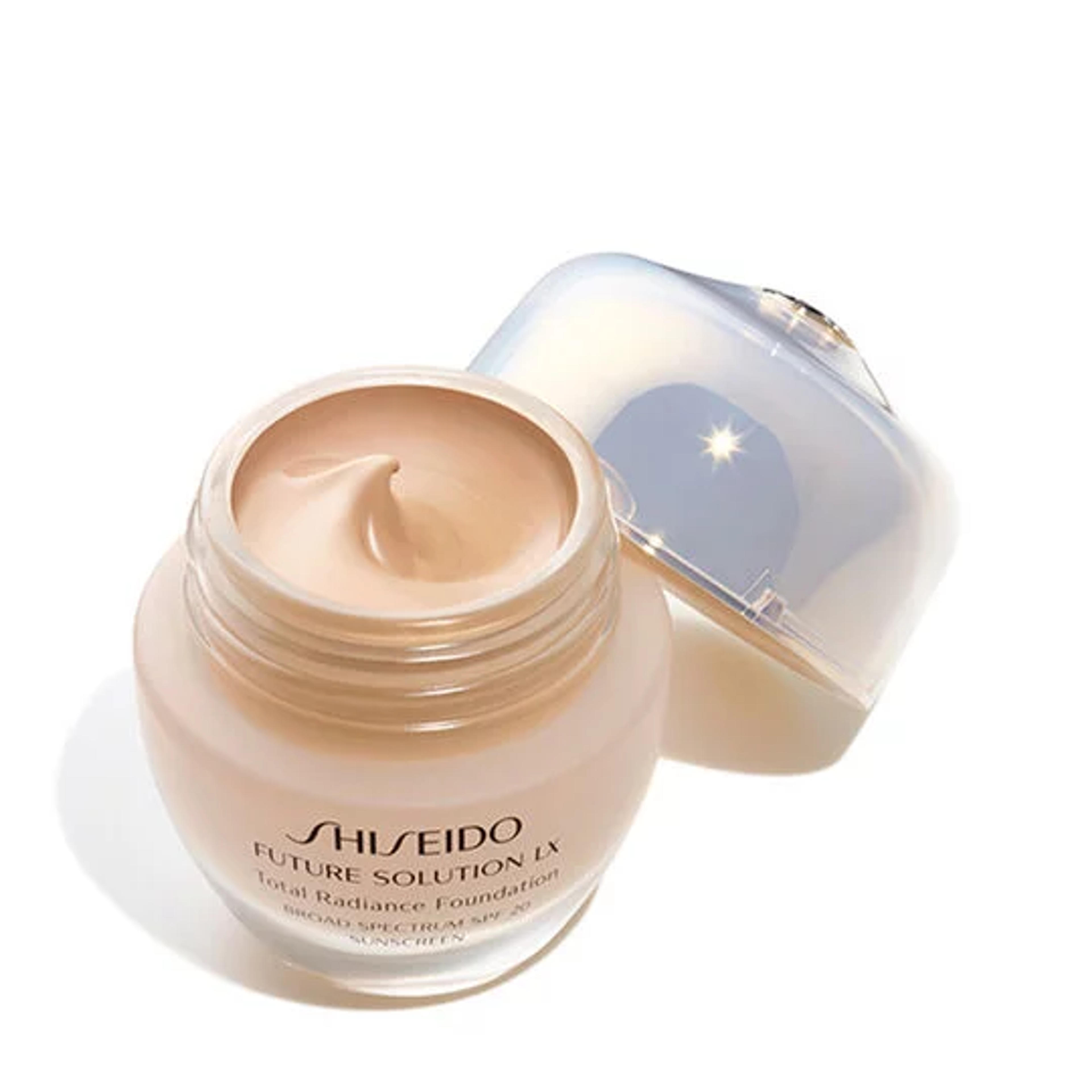 Future Solution LX Total Radiance Foundation | SHISEIDO