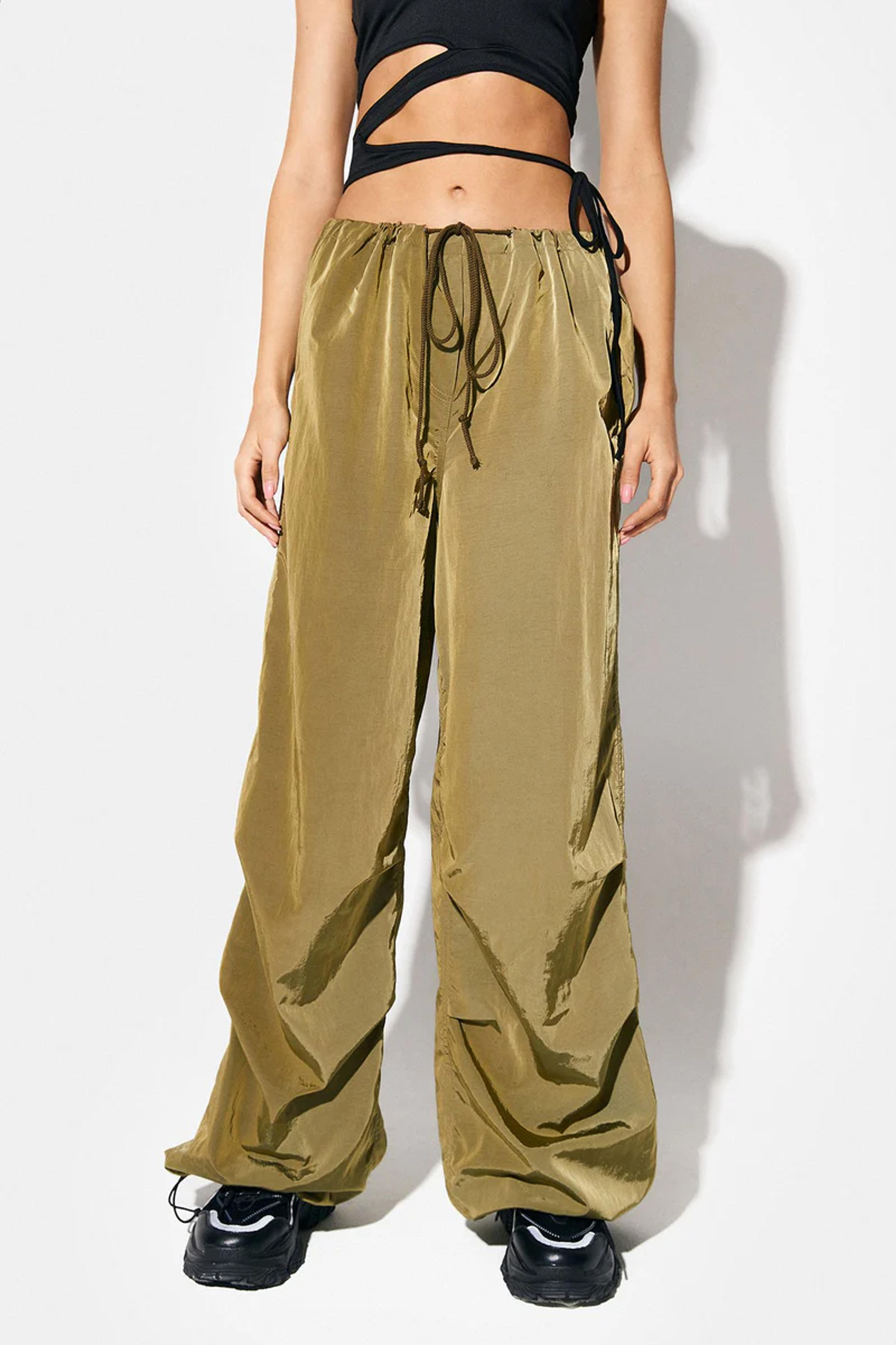 Low Waist Pocket Back Drawstring Parachute Pants|SOLADO– Solado