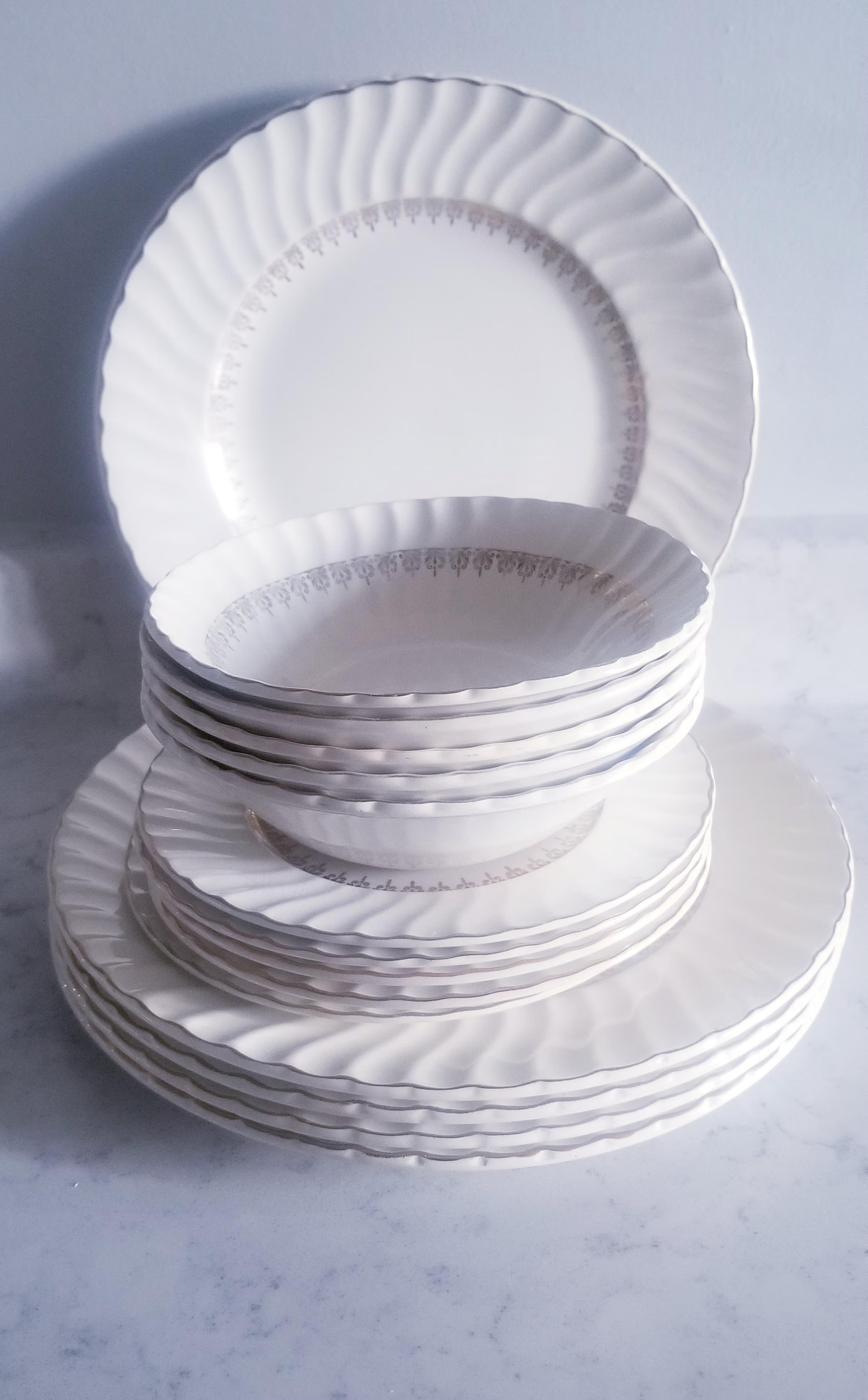 15 Pieces 1950s Staffordshire England Dinnerware Set-eating - Etsy Canada