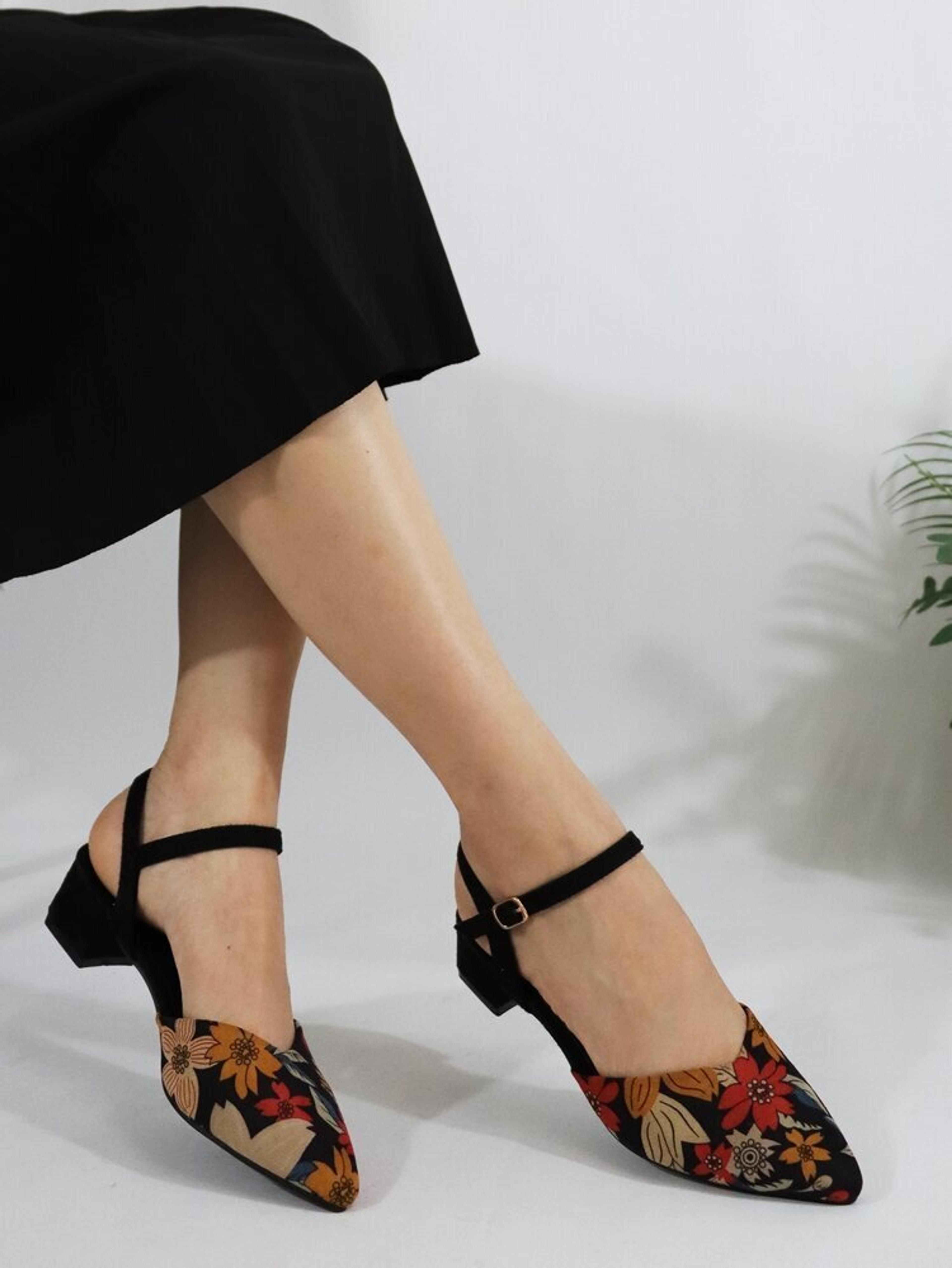 Women Floral Pattern Pumps, Faux Suede Point Toe Slingback Chunky Heeled Fashionable Pumps