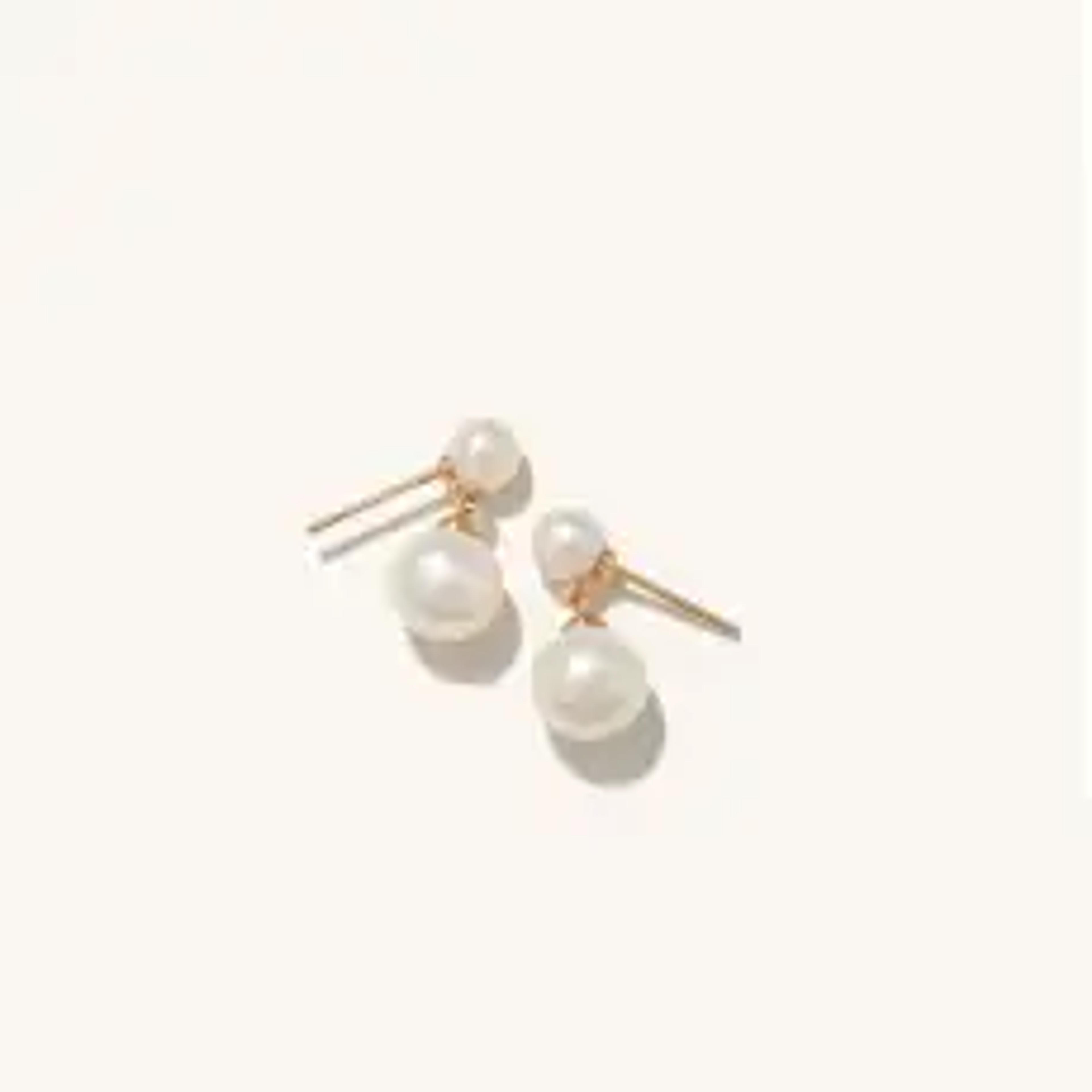 Essential Pearl Earrings White | Mejuri