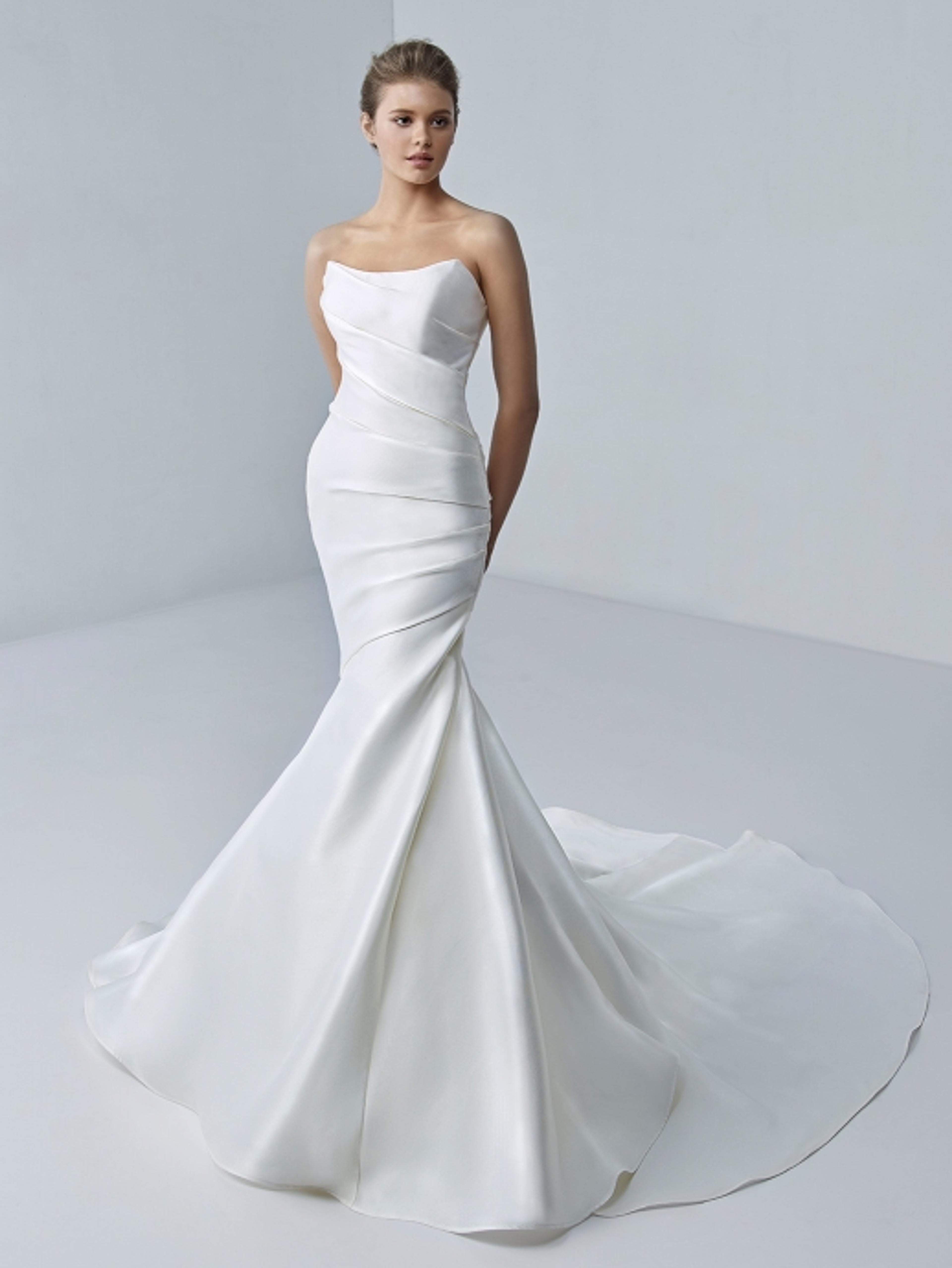 ANDROMEDA 2021 ETOILE Bridal collection | Elysee