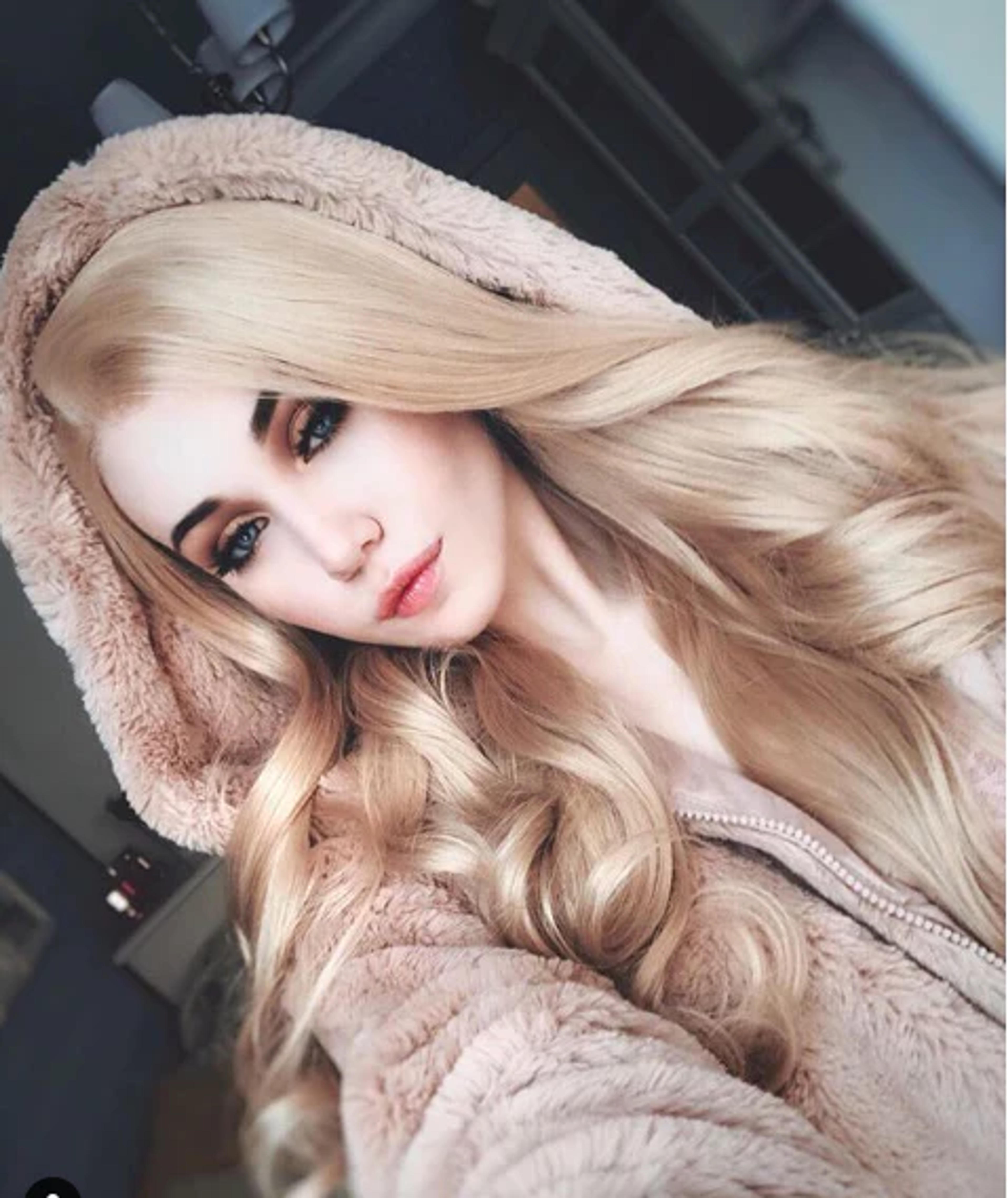 Grace - Honey Blonde Long Wavy Synthetic Lace Front Cosplay Hair | Imstyle-wigs