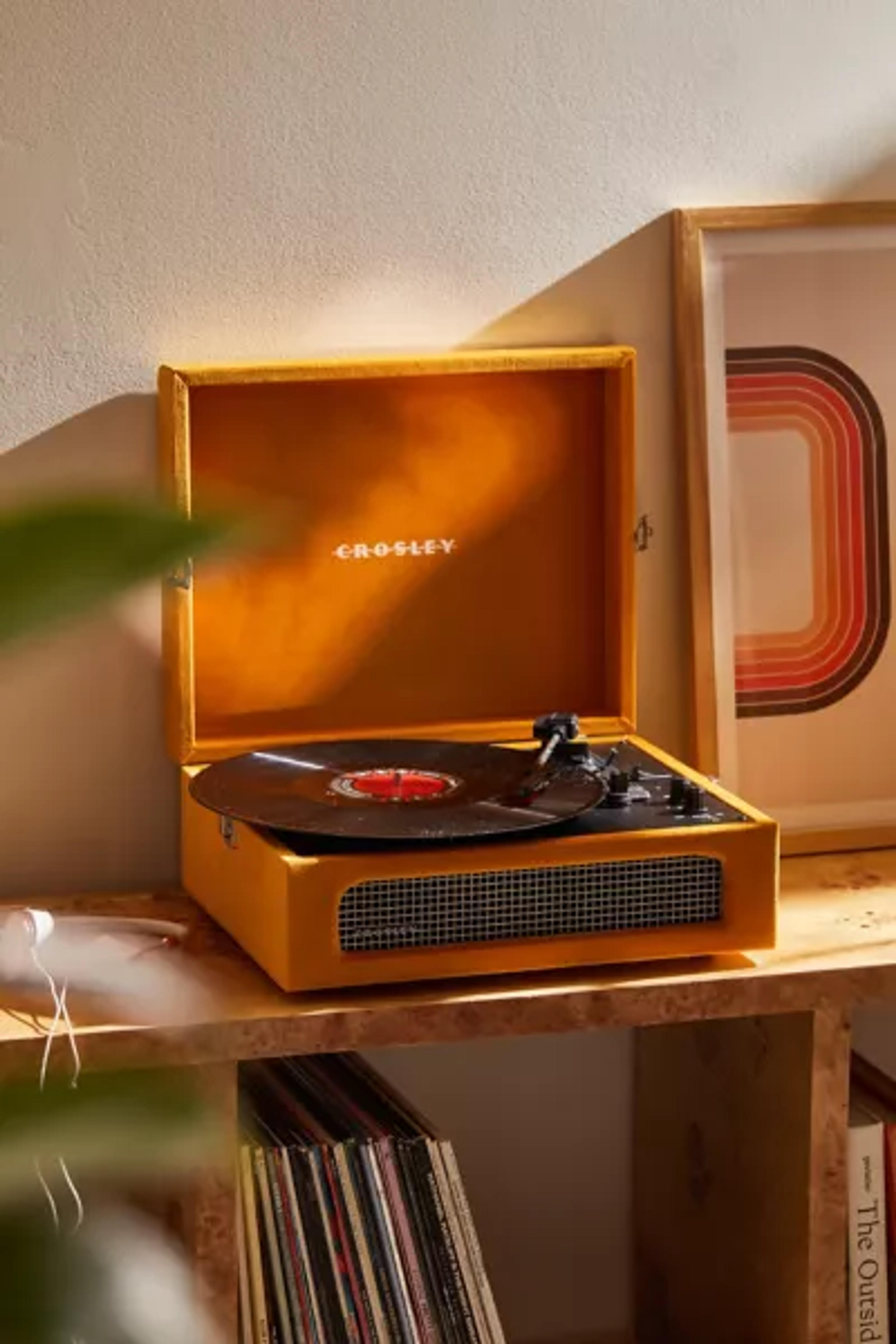 Crosley UO Exclusive Velvet Voyager Bluetooth Record Player | Urban Outfitters