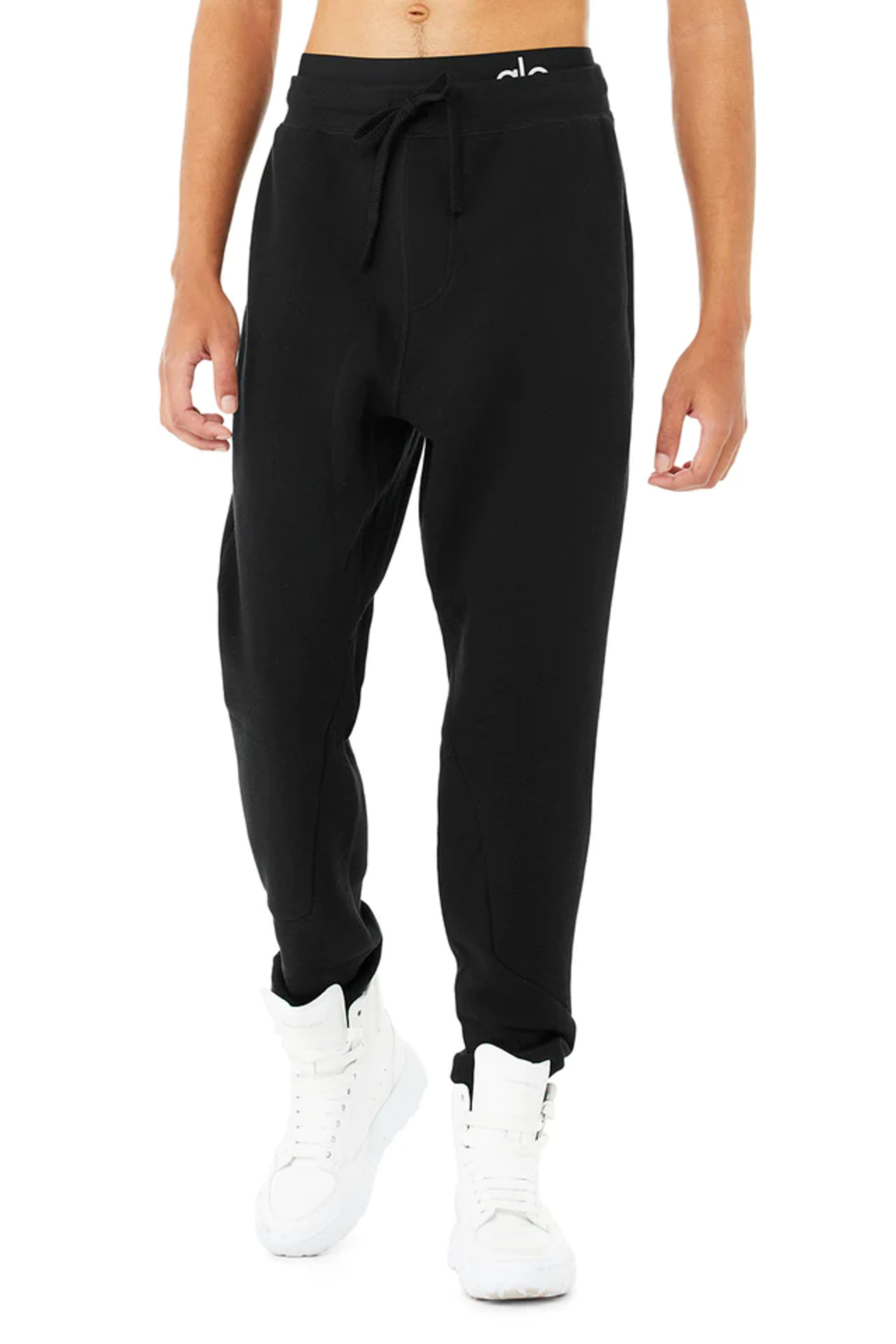 The Triumph Sweatpant - Black | Alo Yoga