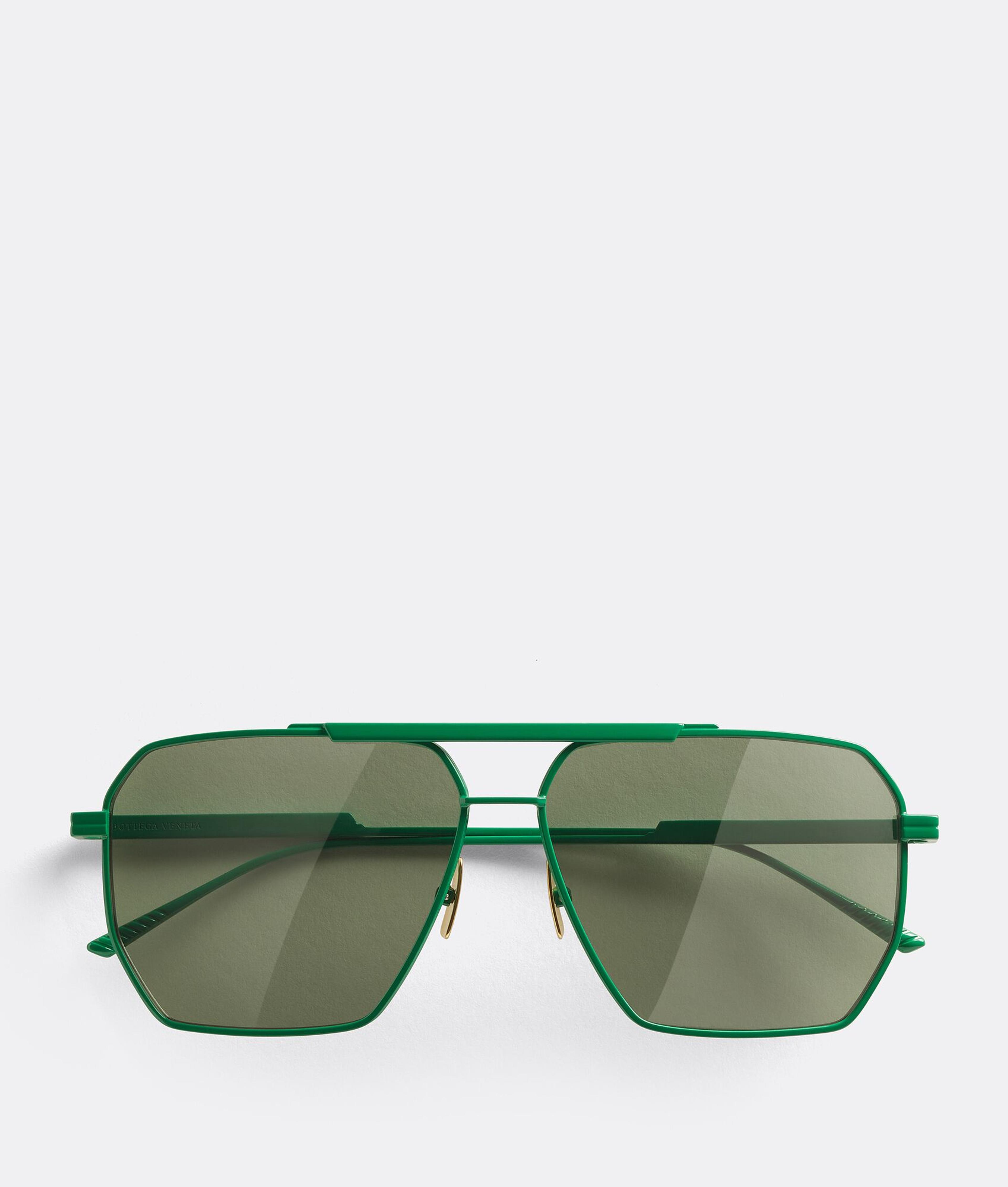 Bottega Veneta® Classic Aviator Sunglasses in Green. Shop online now.