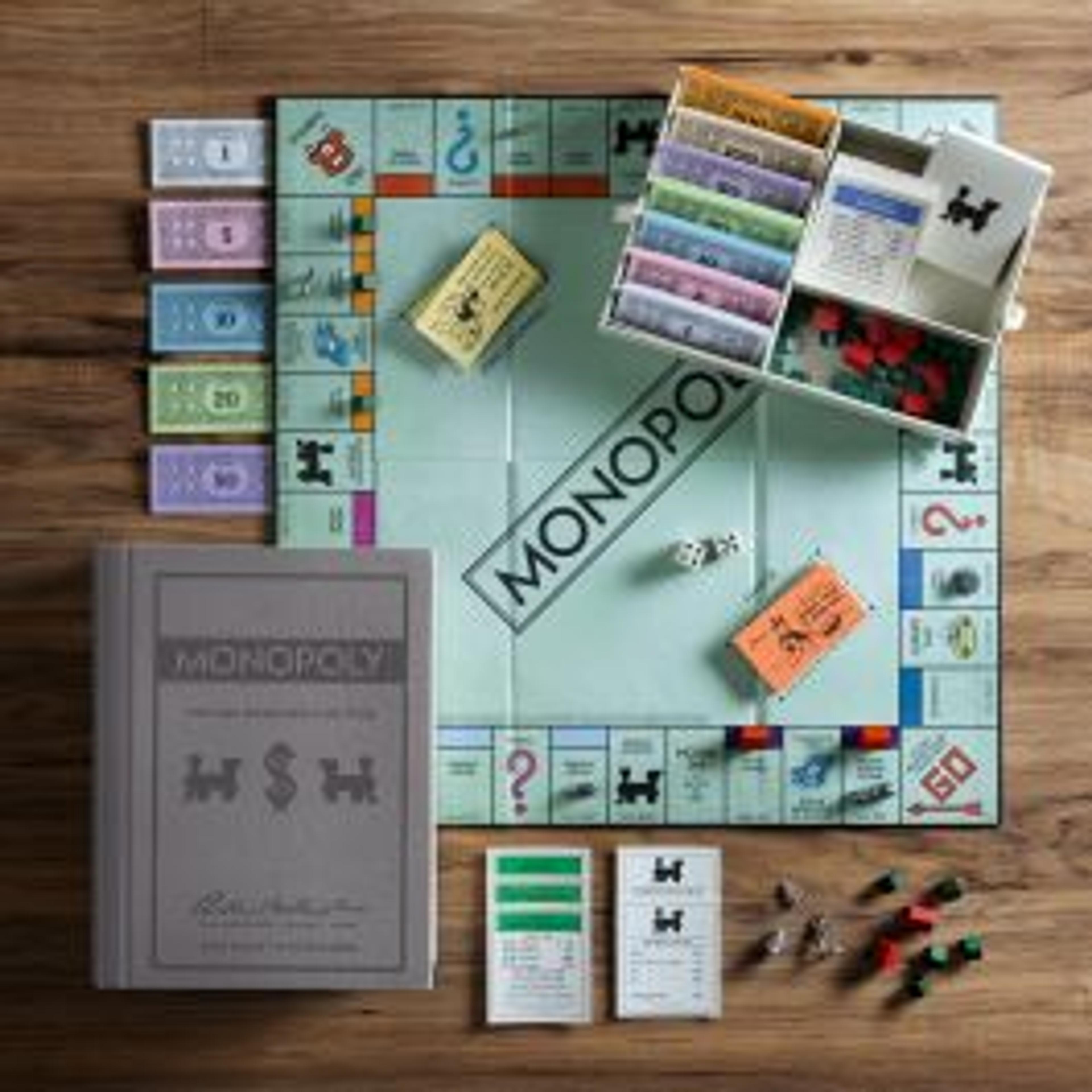 WS Game Company – Monopoly Vintage Bookshelf Edition