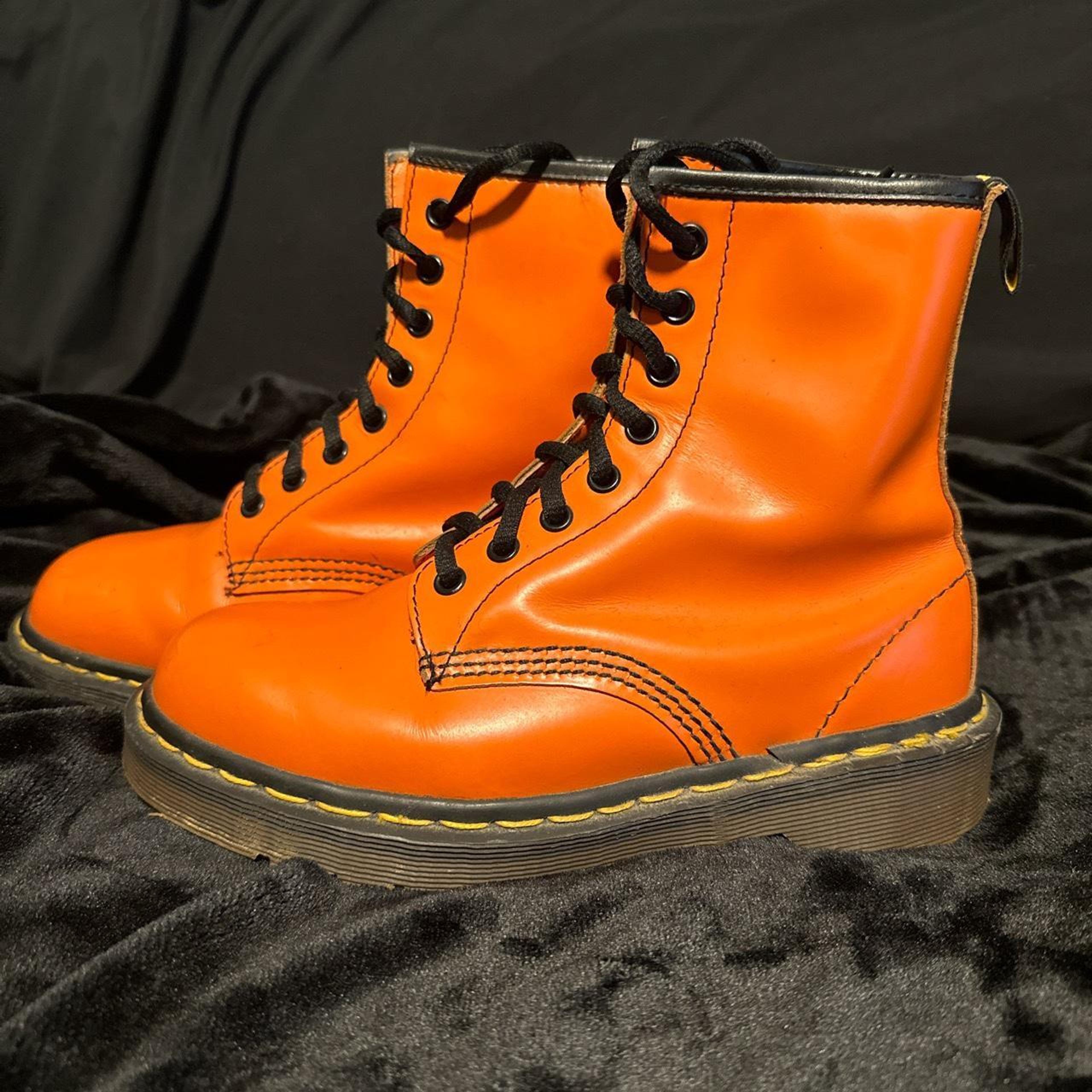 “The Original” Dr.Martens size 4
Neon Orange 
The...