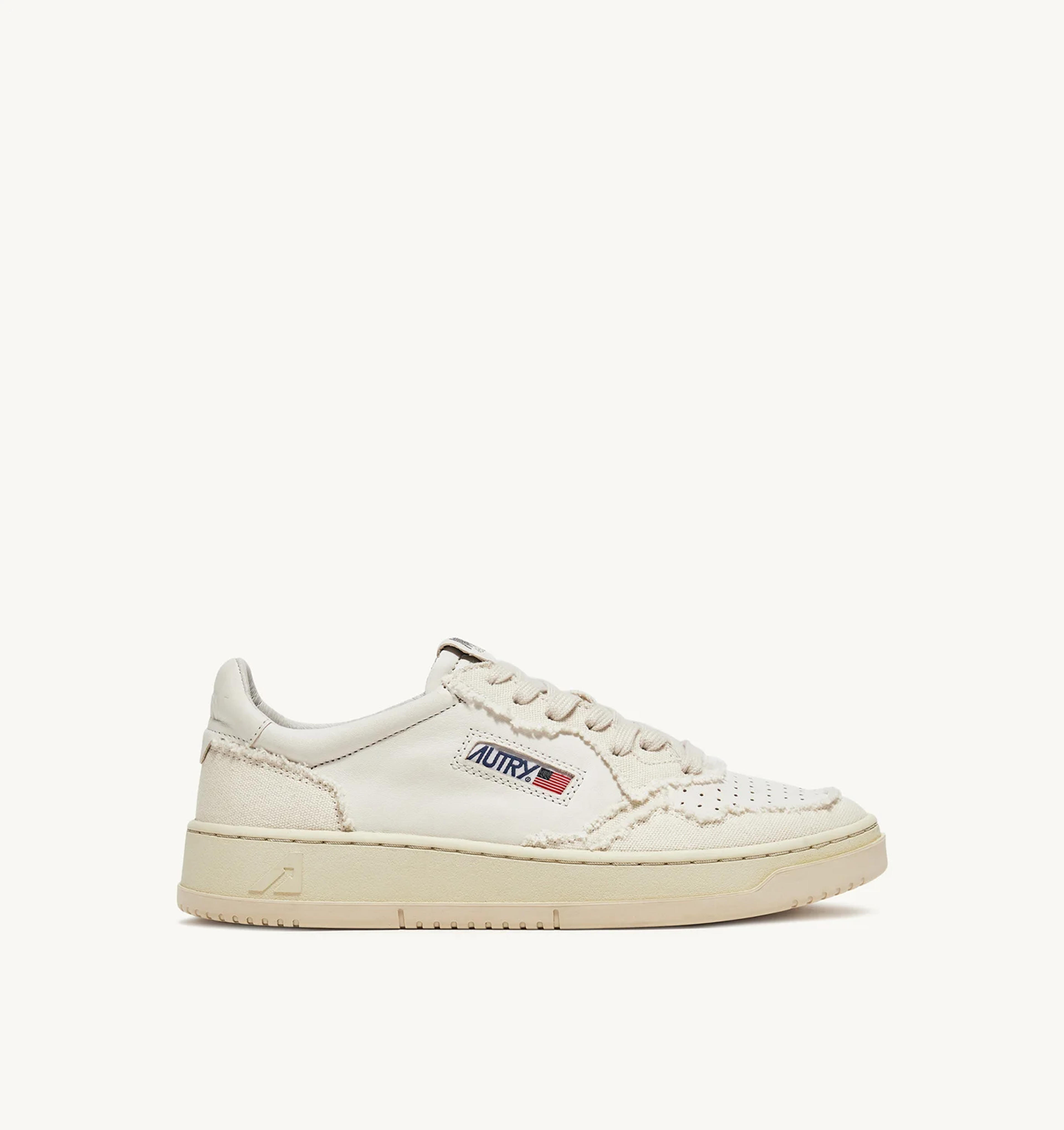 Autry MEDALIST LOW SNEAKERS IN SOFT GOATSKIN AND FRAYED CANVAS COLOR WHITE AND I