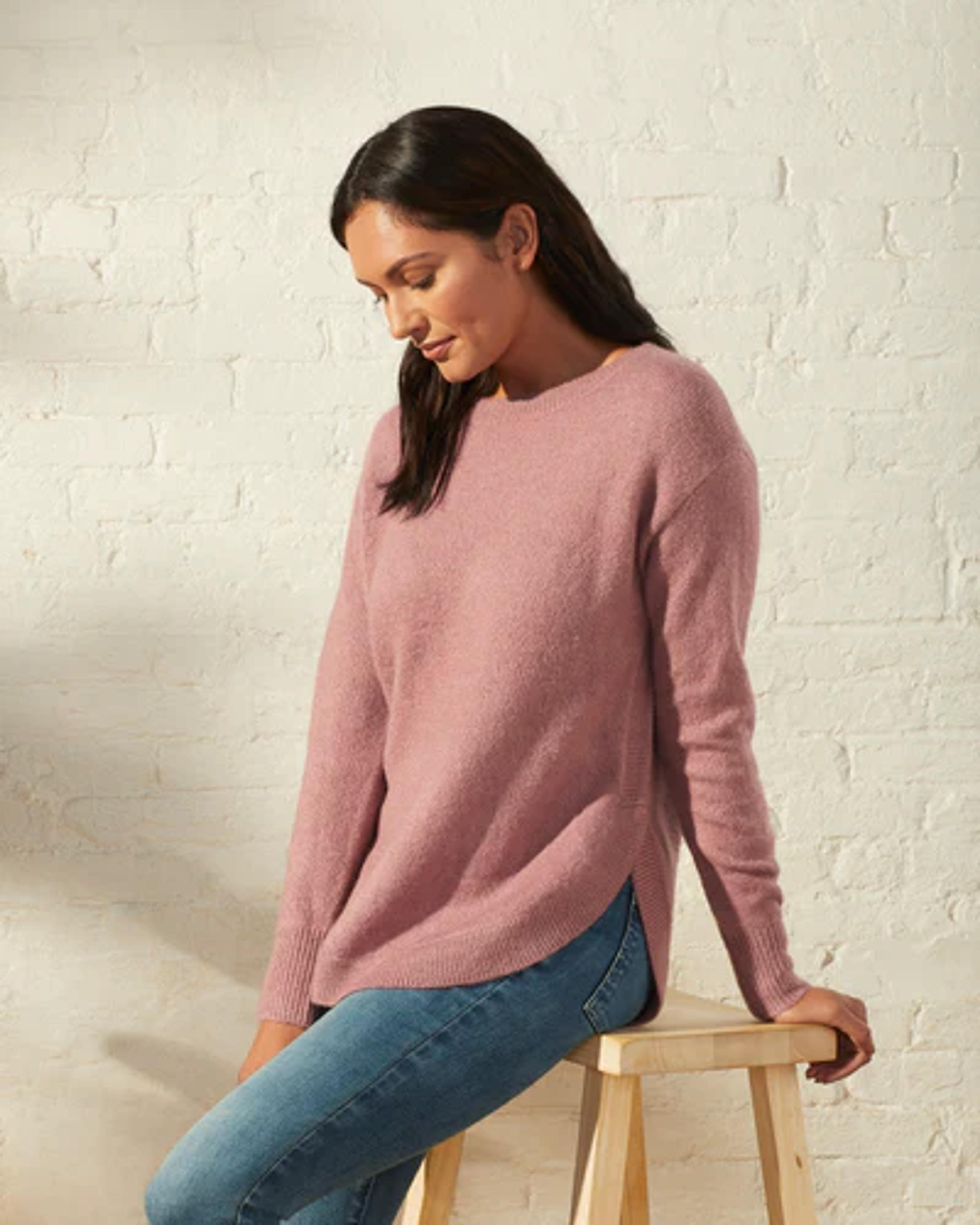 Comfy Curved Hem Crewneck Sweater – UpWest