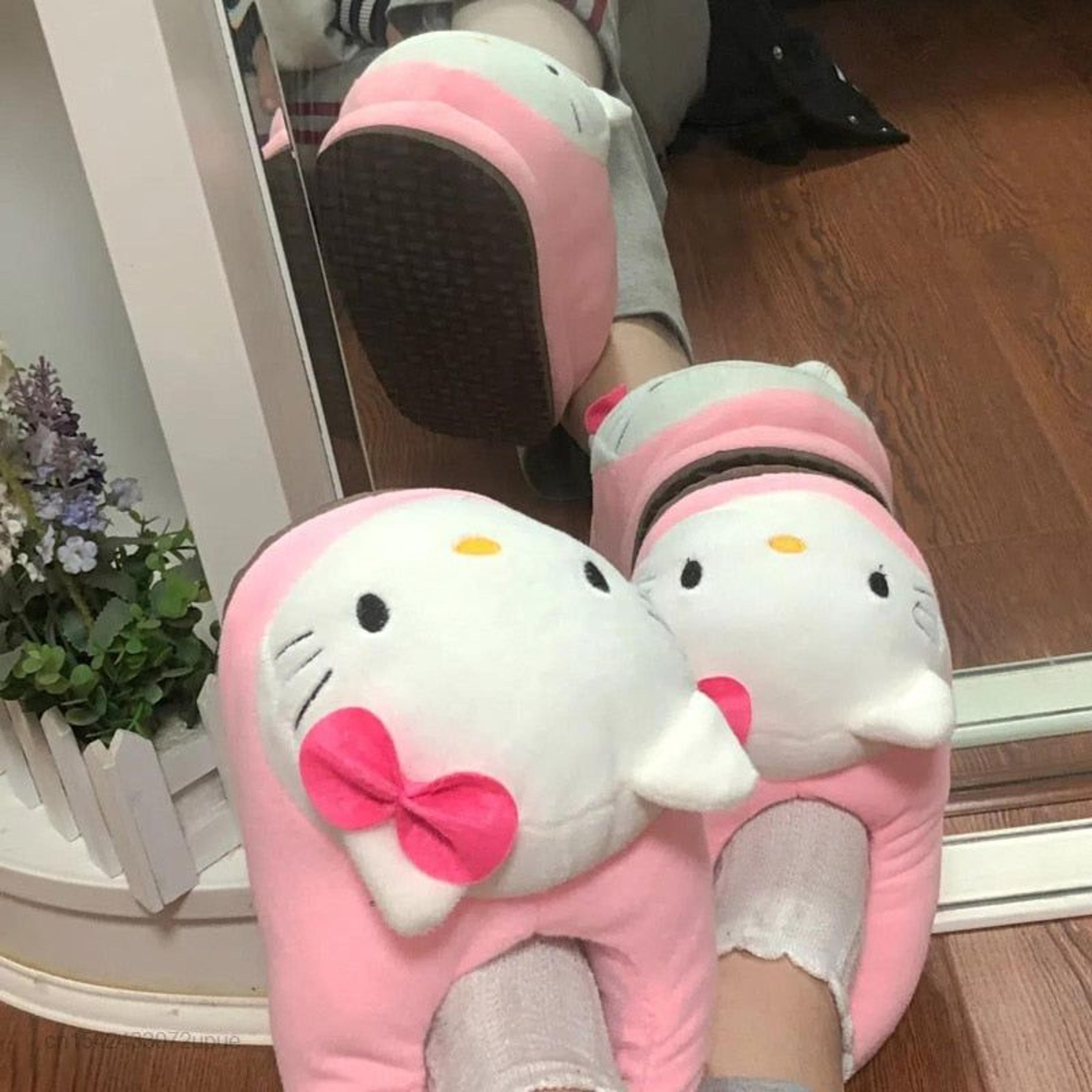 Sanrio Hello Kitty Comfy Slippers - Pink / 34-40