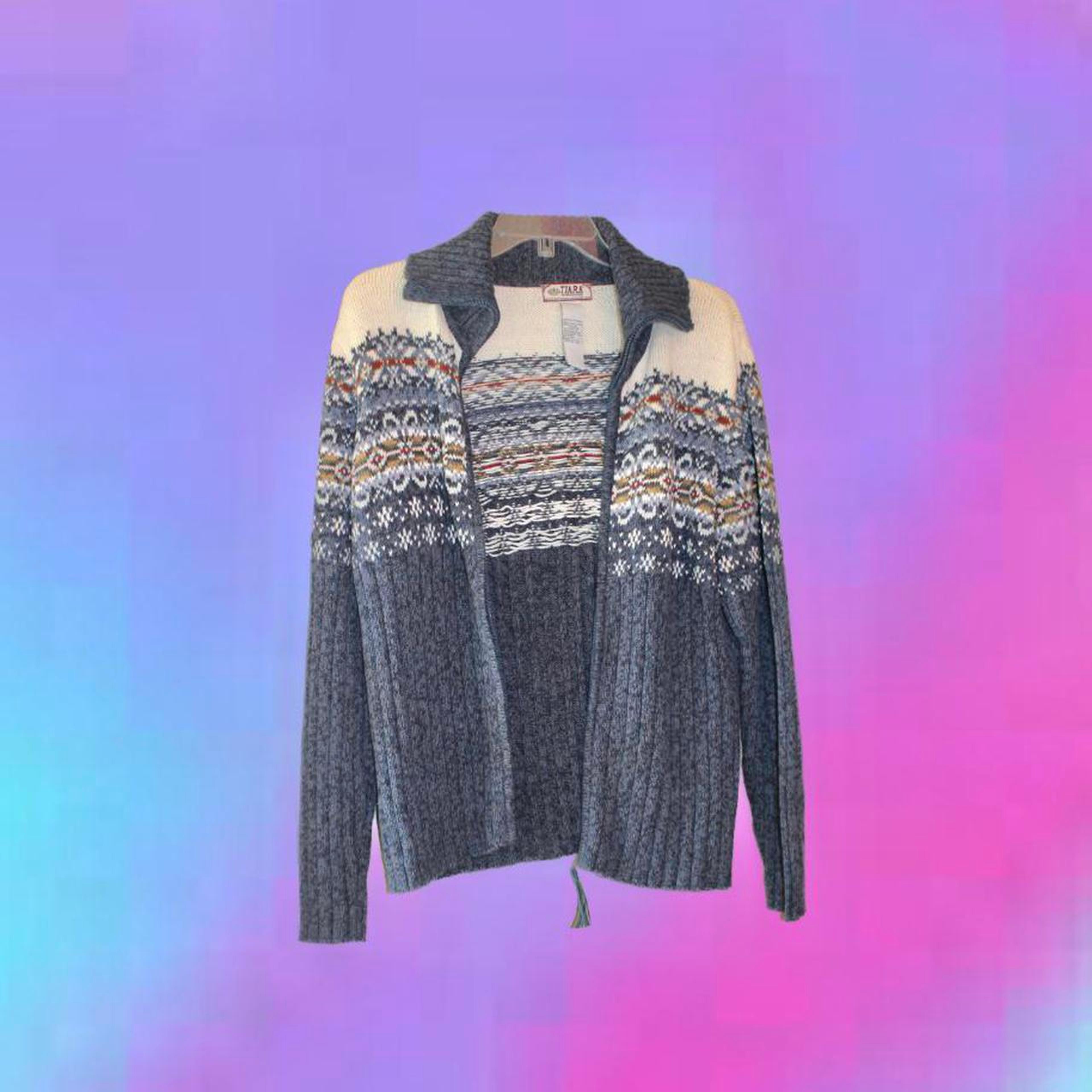Blue and Cream Vintage Winter Sweater! Has a full...