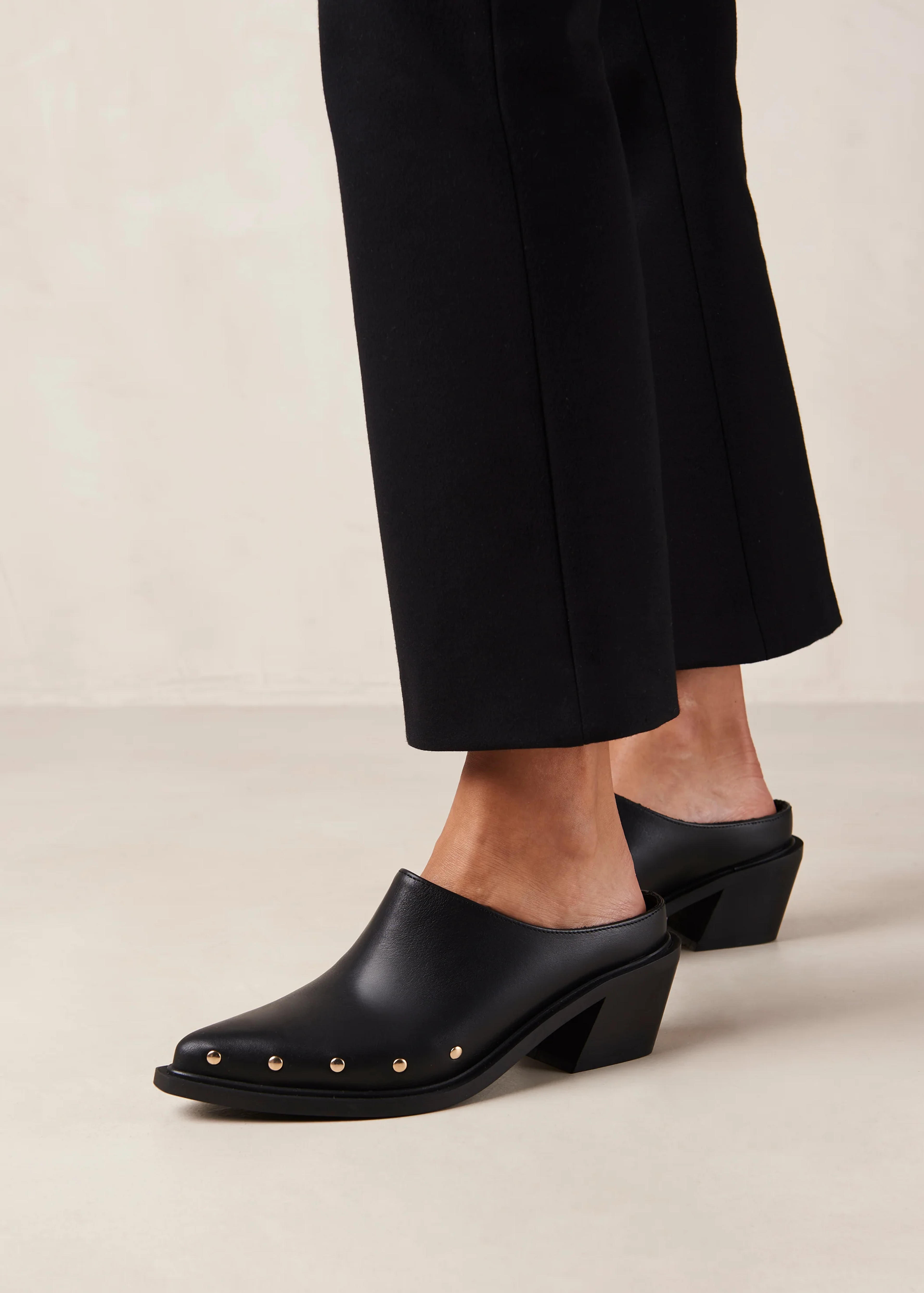 Lorenzo - Black Leather Mules | ALOHAS