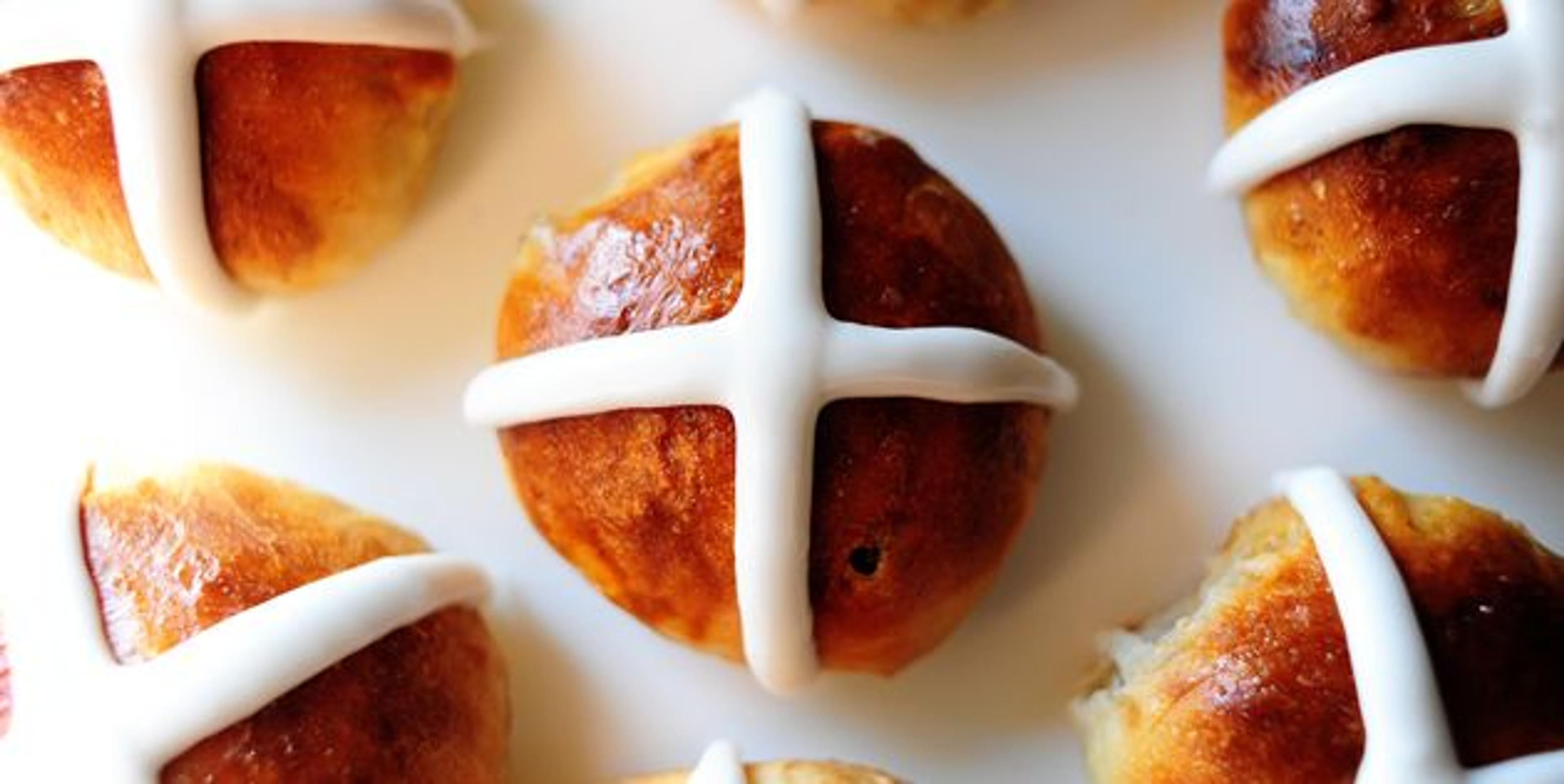 Best Hot Cross Buns Recipe - How to Make Classic Hot Cross Buns