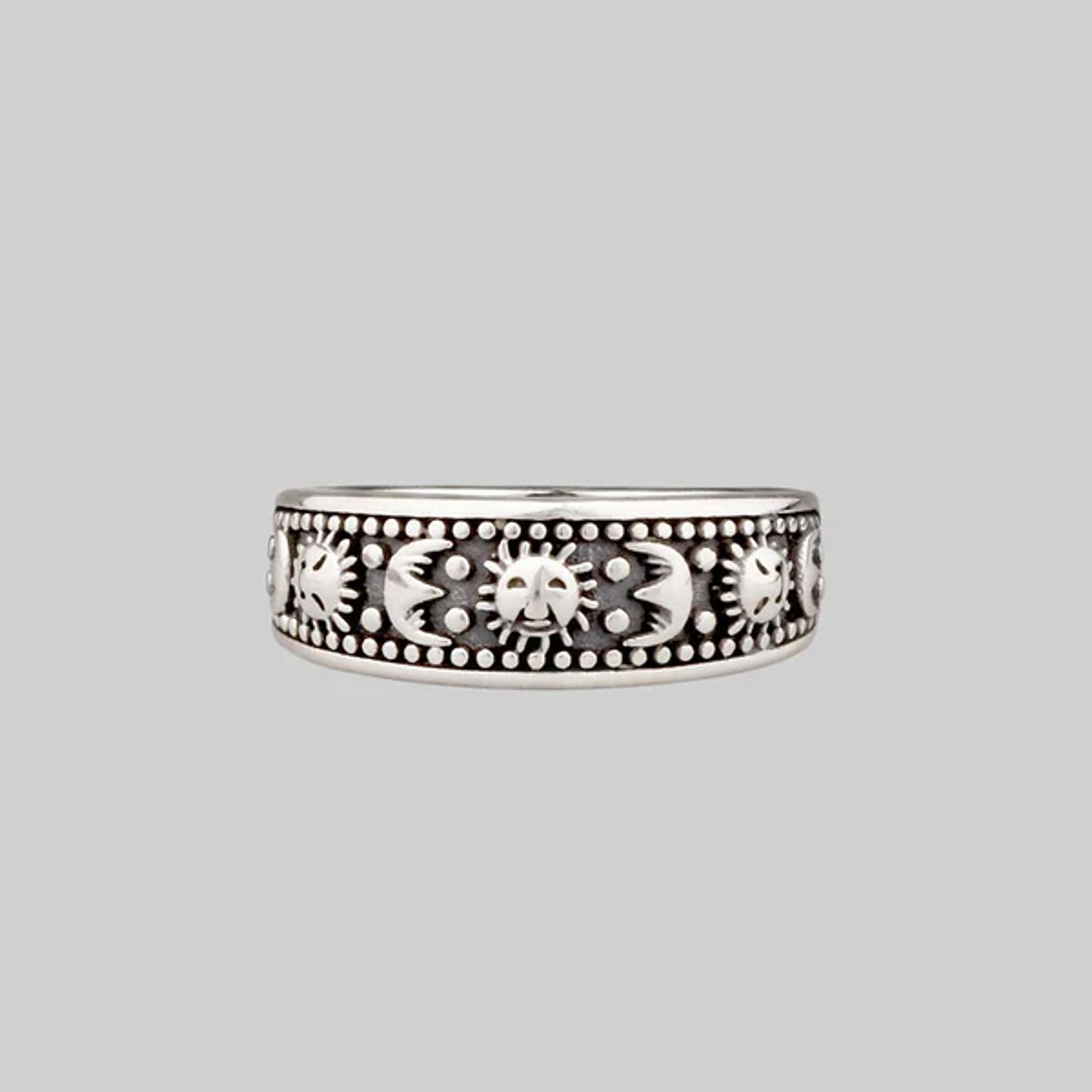 SOLAR MOON. Sun & Moon Band Ring - Silver