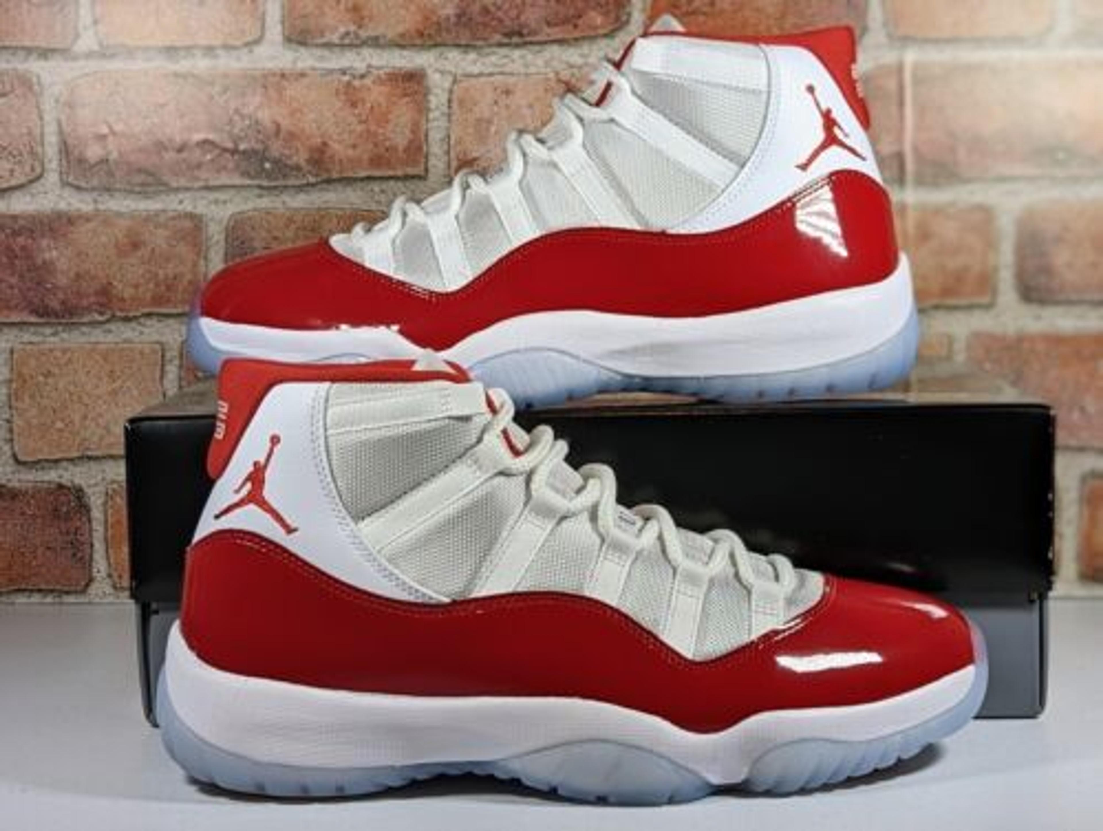 Mens Nike Air Jordan 11 Retro Cherry Varsity Red Size 10.5 DS CT8012 116