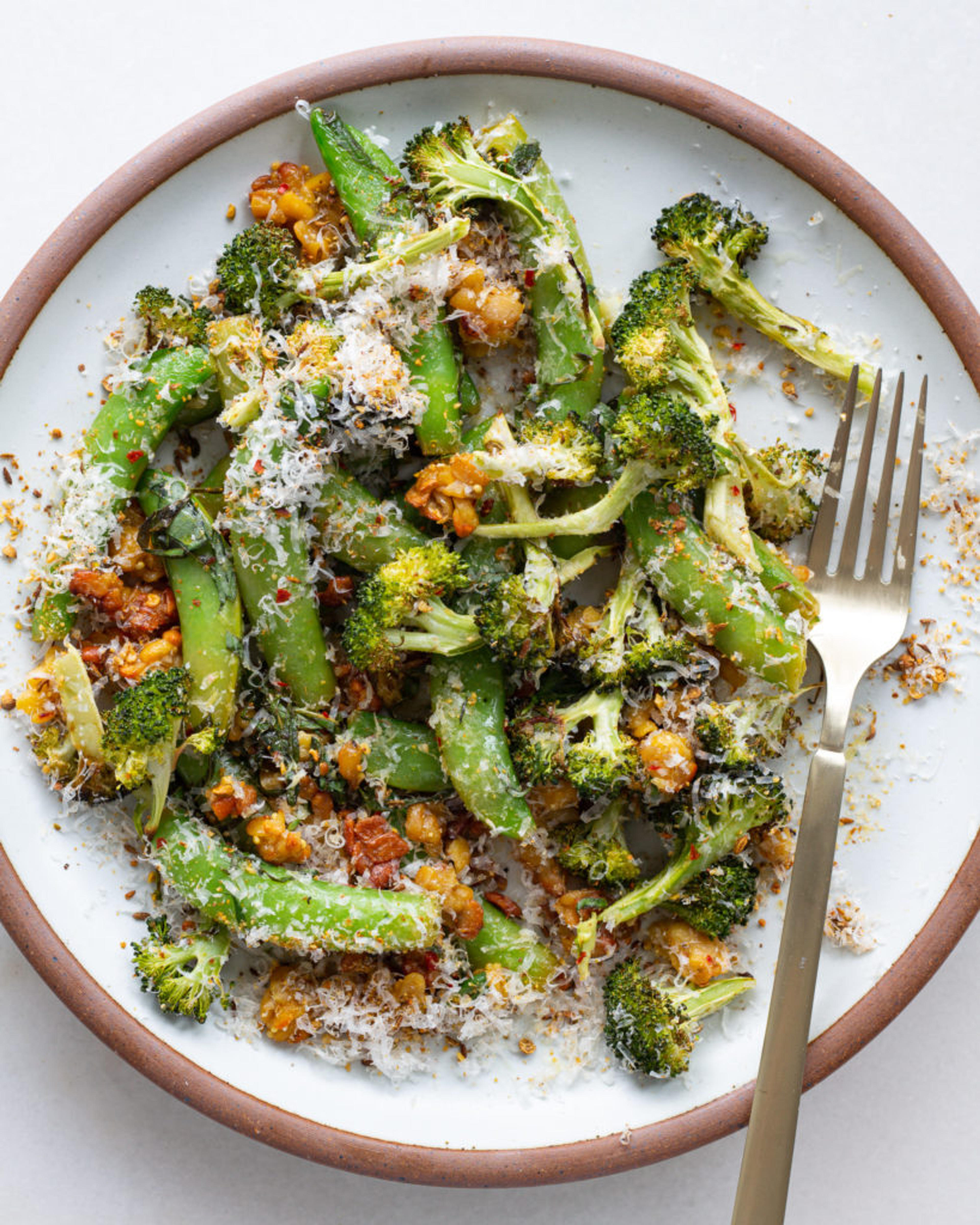 Broccoli, Snap Peas & Crispy Tempeh - Justine Snacks