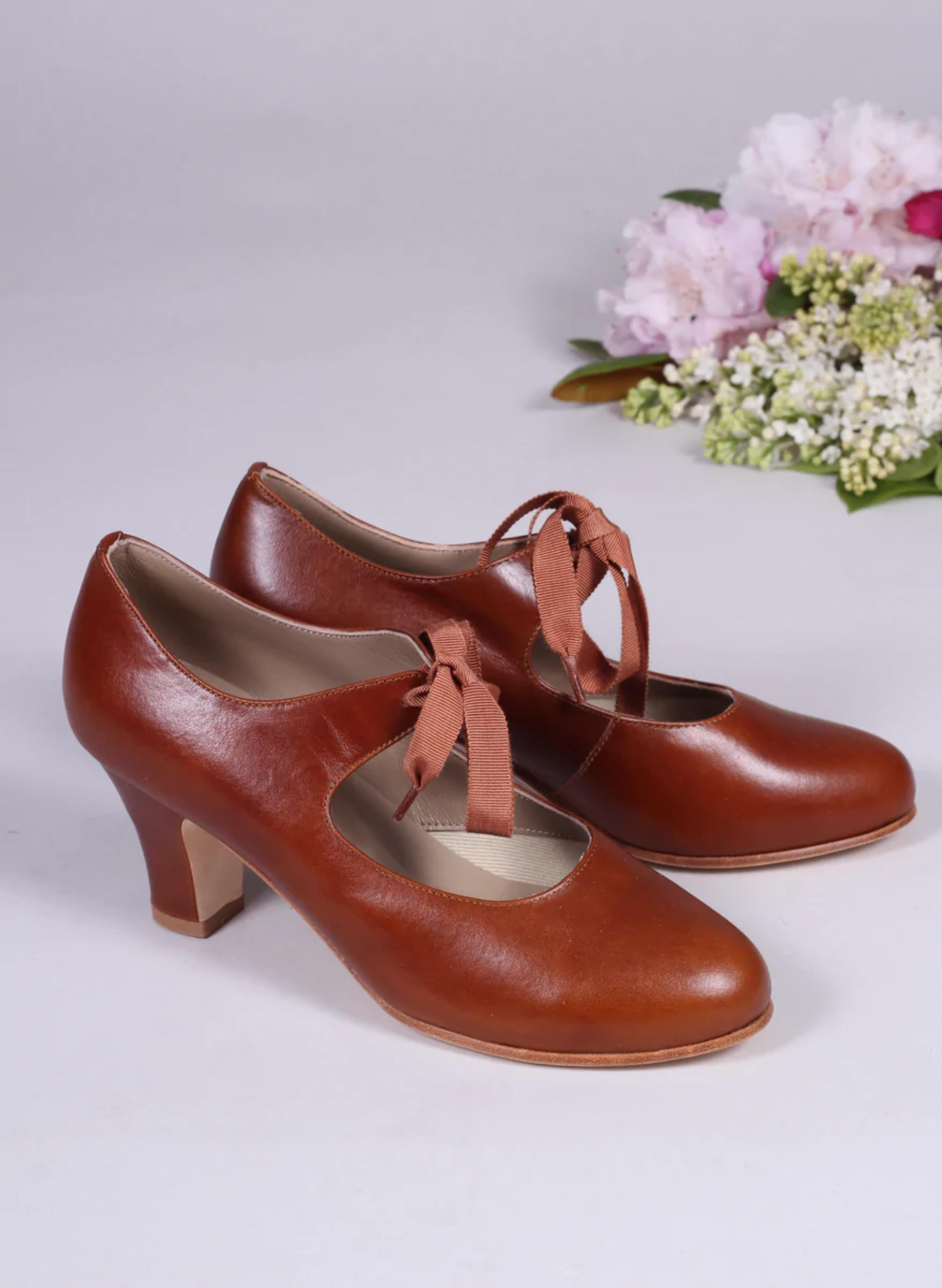 Late 1920's style pumps with shoe lace - Cognac brown - Charlotte