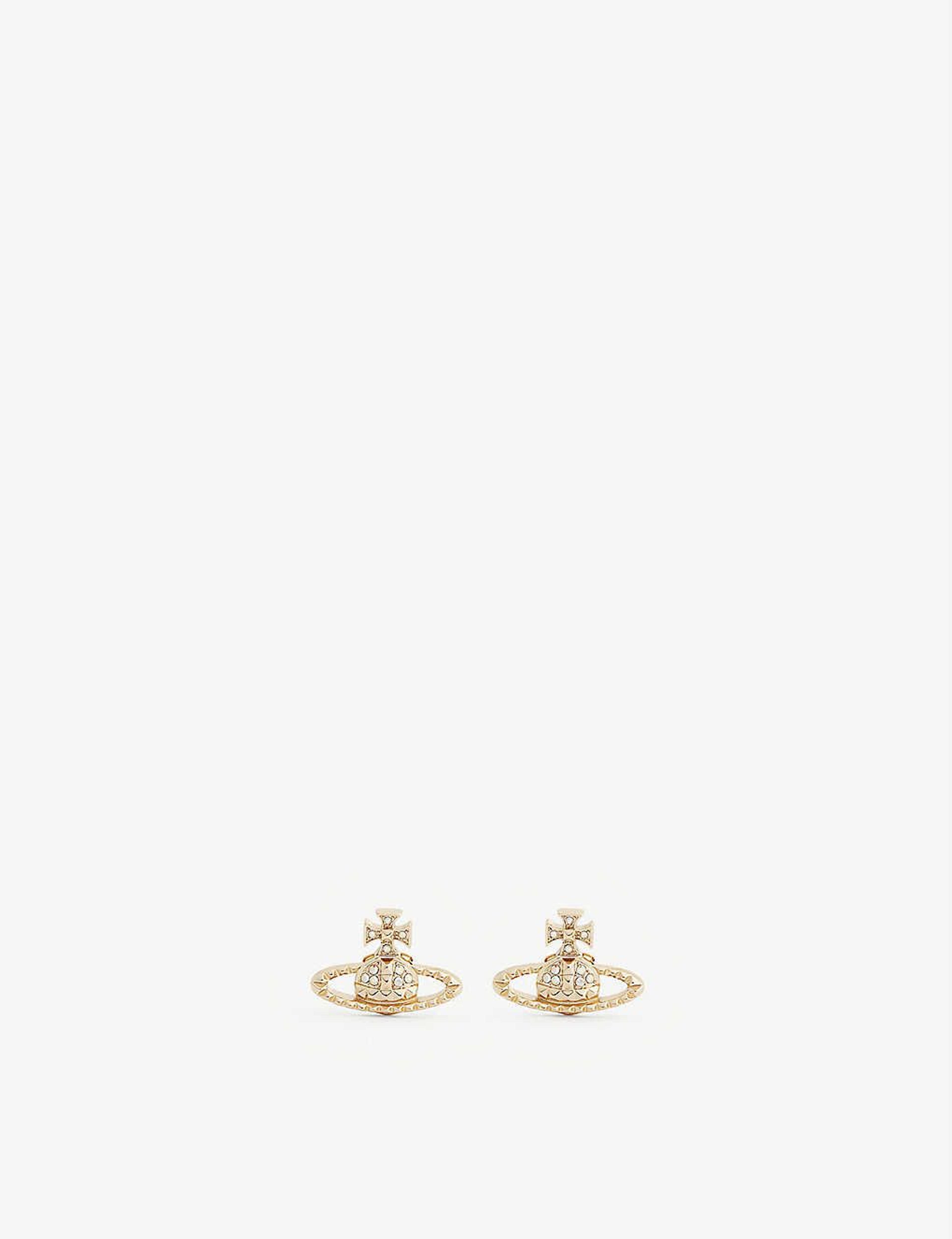 Mayfair orb yellow gold-toned brass stud earrings", "brand": "VIVIENNE WESTWOOD JEWELLERY", "description": "There’s plenty of Vivienne Westwood’s orb logo to be found in its RTW collections, but nothing compares to the British house’s jewellery. Yes, the Mayfair earrings shine a spotlight once more onto the motif this season. Crafted from polished brass in a glittering yellow gold-toned finish, the pair is shaped to a bas-relief design and set with a collection of glistening cubic zirconia crystals that sparkle in the light